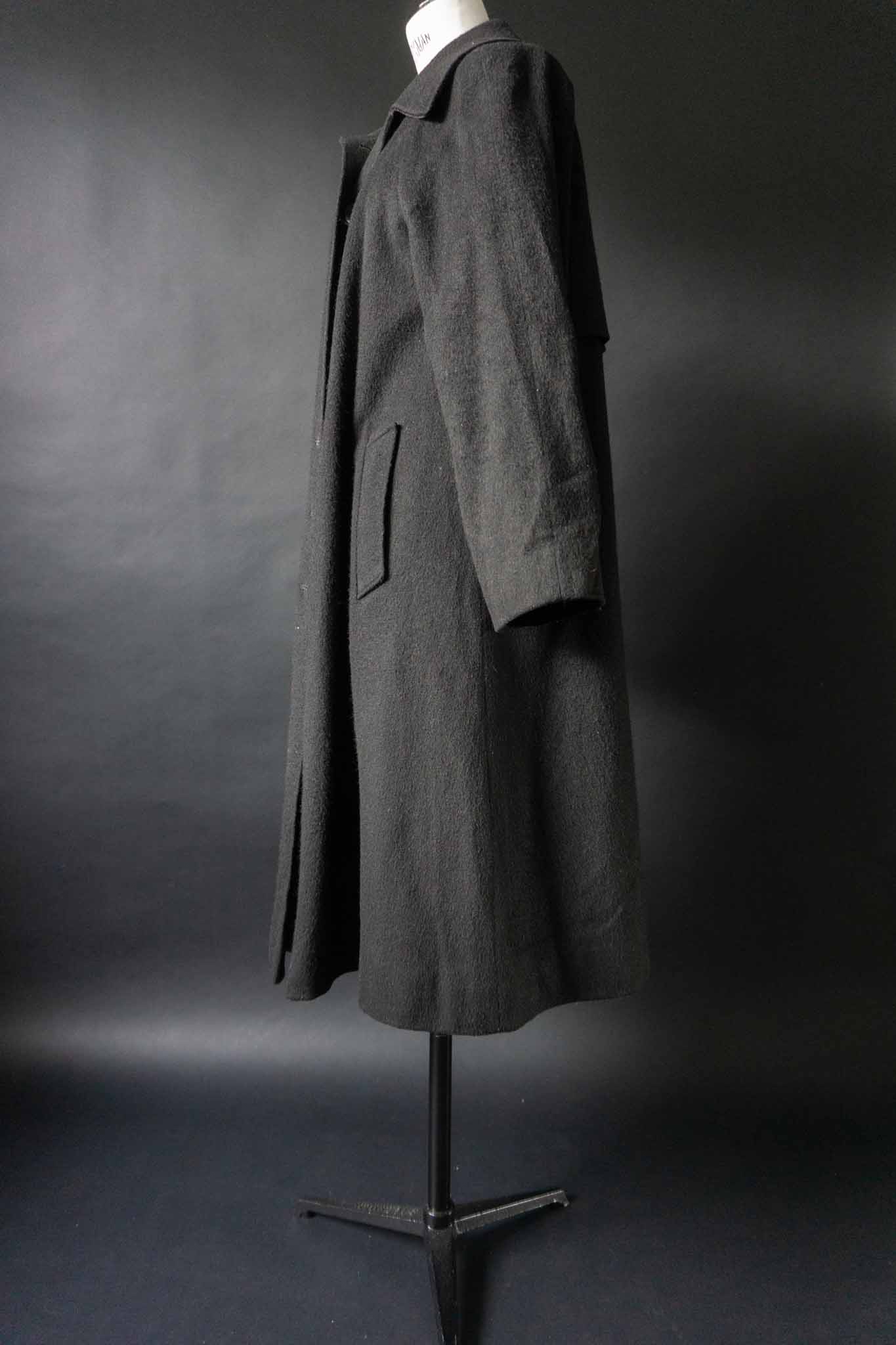 Schwarzer Vintage-Mantel von Kemper aus den 70ern mit Rückenklappe und langer Knopfleiste, aus Wollmix