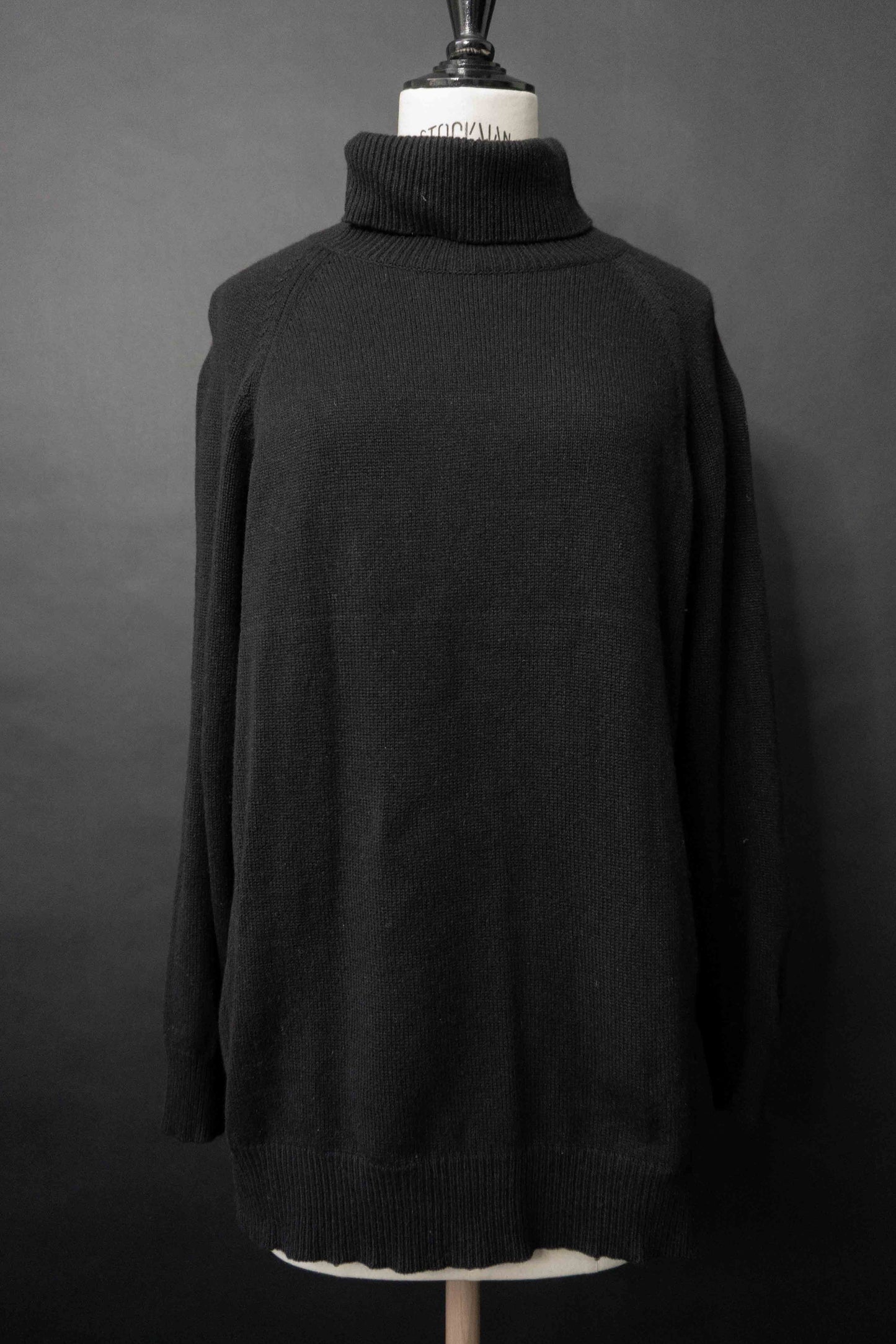 Schwarzer Oversize Rollkragenpullover aus Kaschmir-Seide