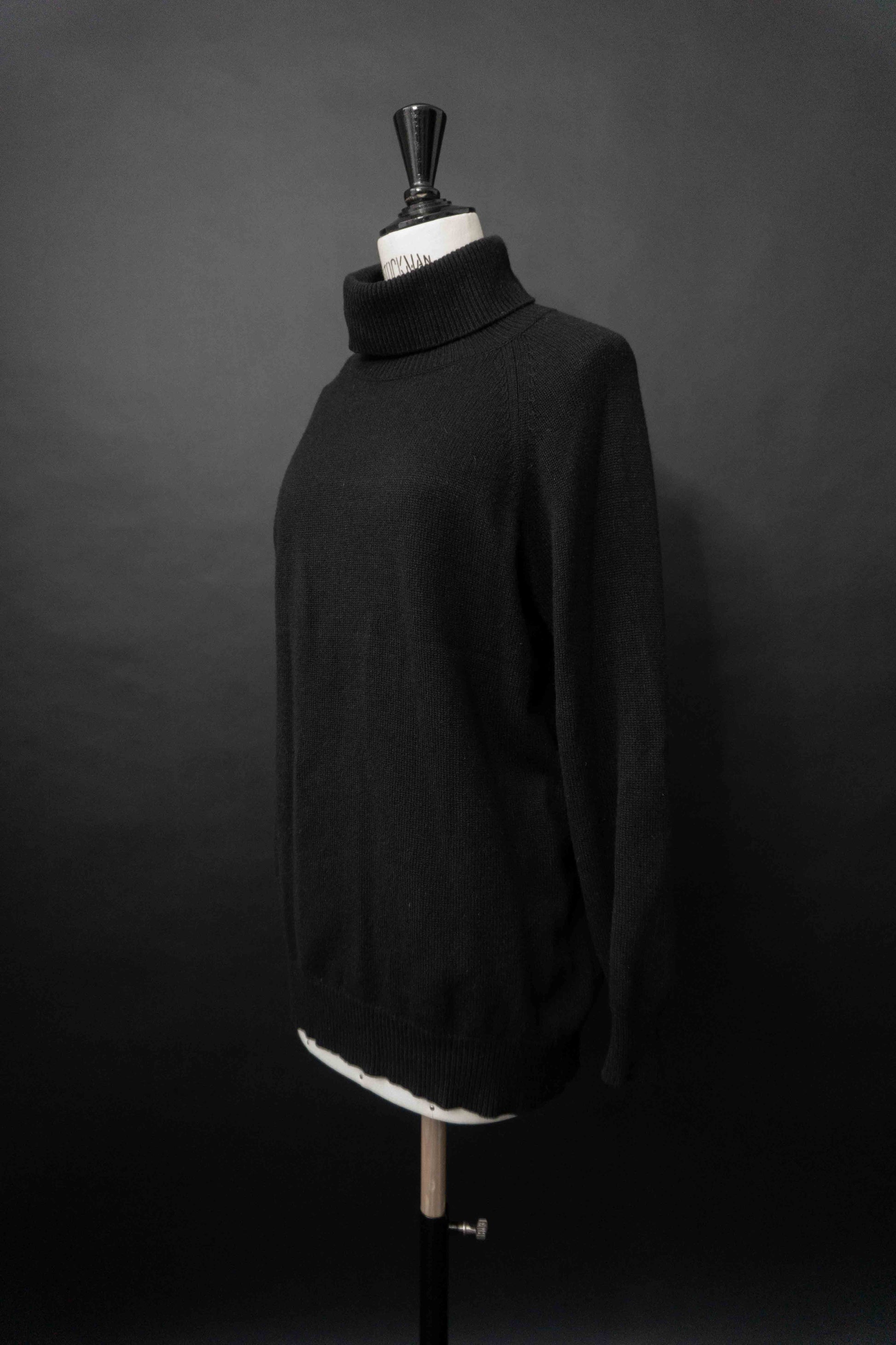 Schwarzer Oversize Rollkragenpullover aus Kaschmir-Seide