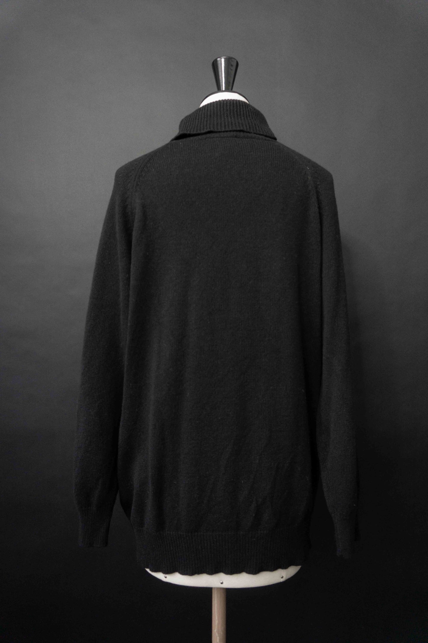 Schwarzer Oversize Rollkragenpullover aus Kaschmir-Seide