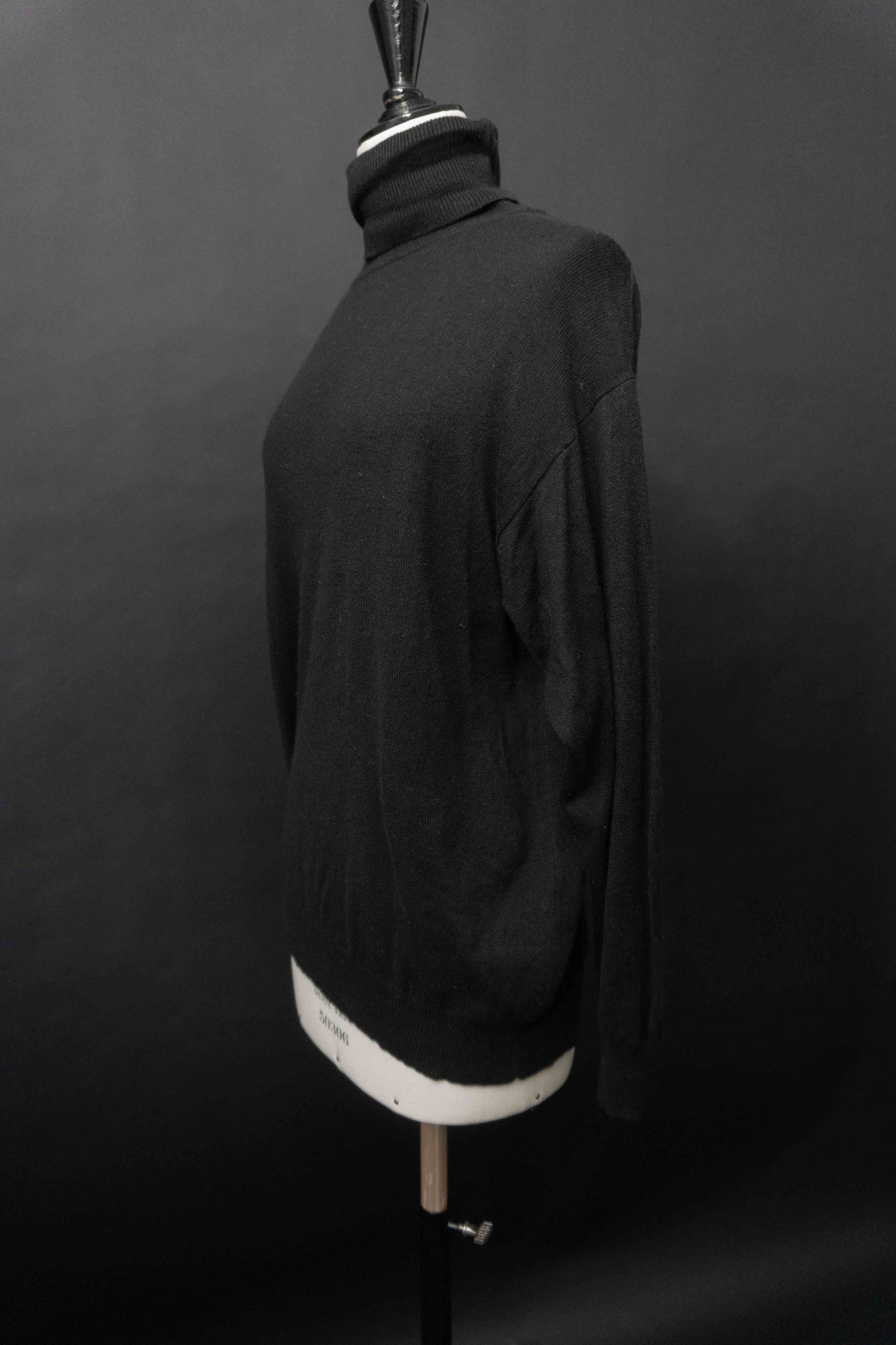 Schwarzer Rollkragenpullover aus Kaschmir-Seide