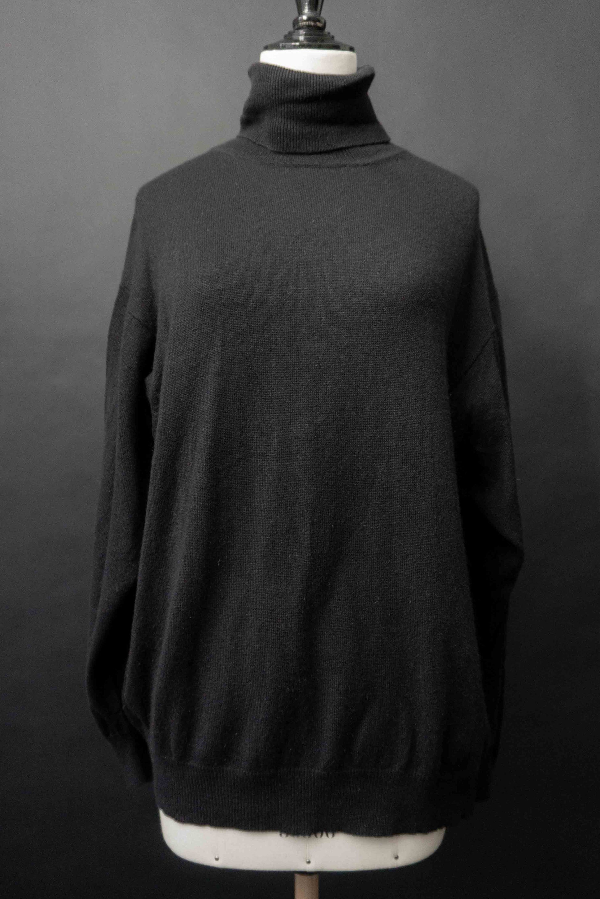 Schwarzer Rollkragenpullover aus Kaschmir-Seide