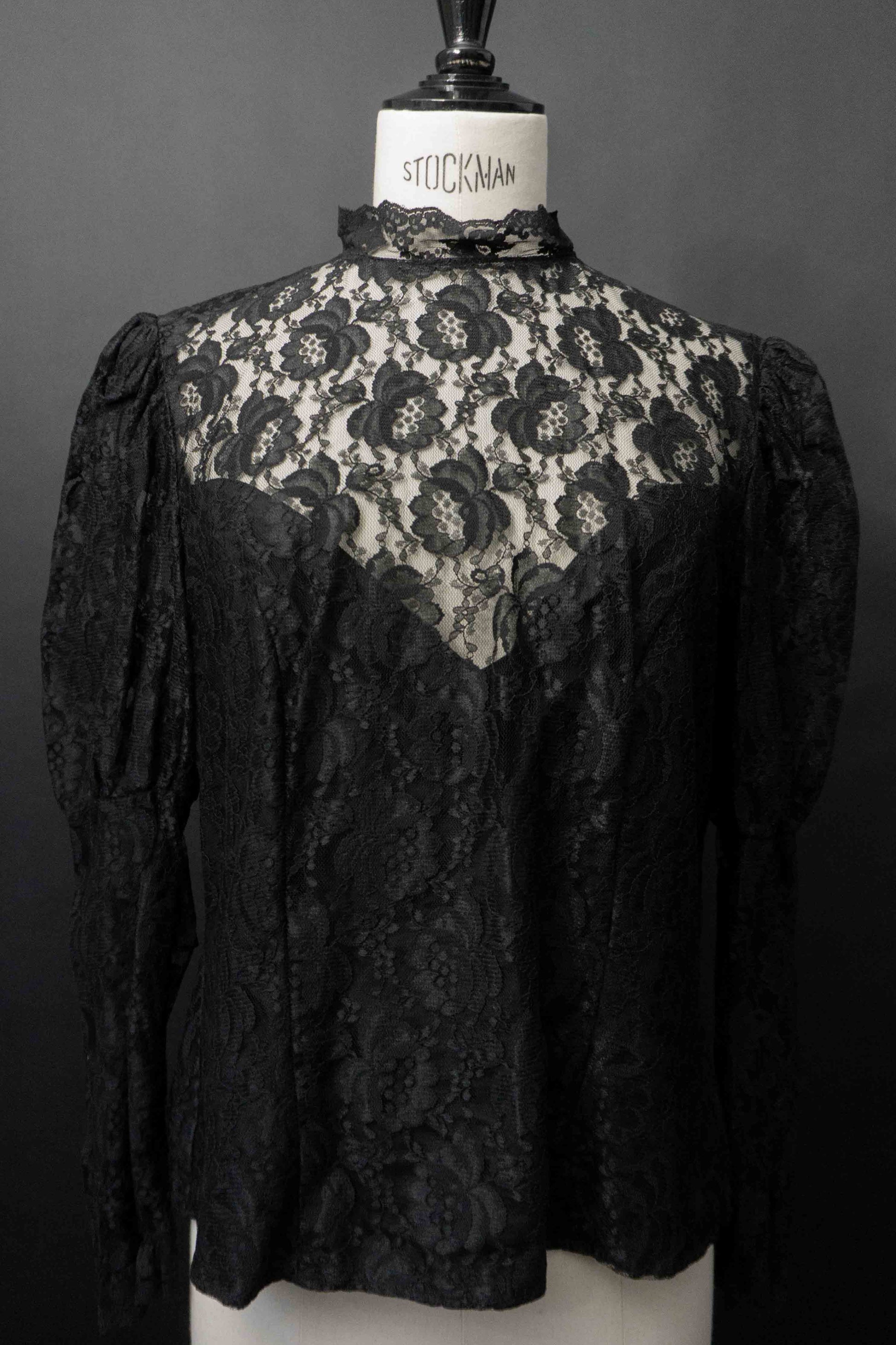 Schwarze Gothic Vintage Spitzenbluse aus den 80ern mit Stehkragen