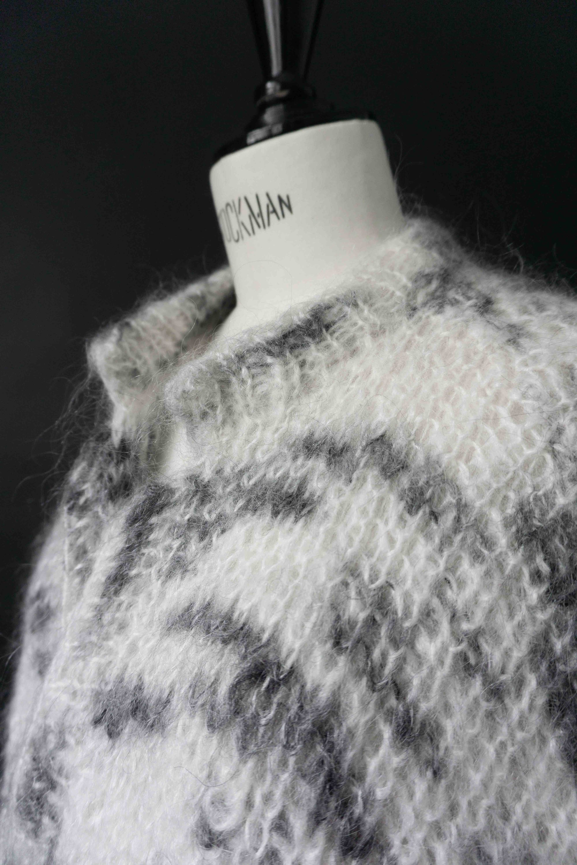 Handgestrickte graue Mohair Vintage Strickjacke mit Taschen und großer Sicherheitsnadel