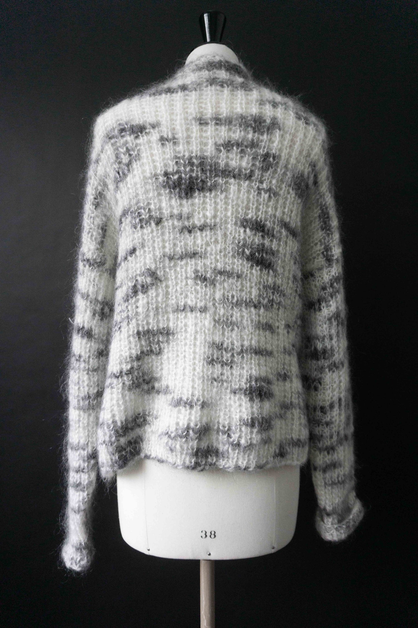 Handgestrickte graue Mohair Vintage Strickjacke mit Taschen und großer Sicherheitsnadel