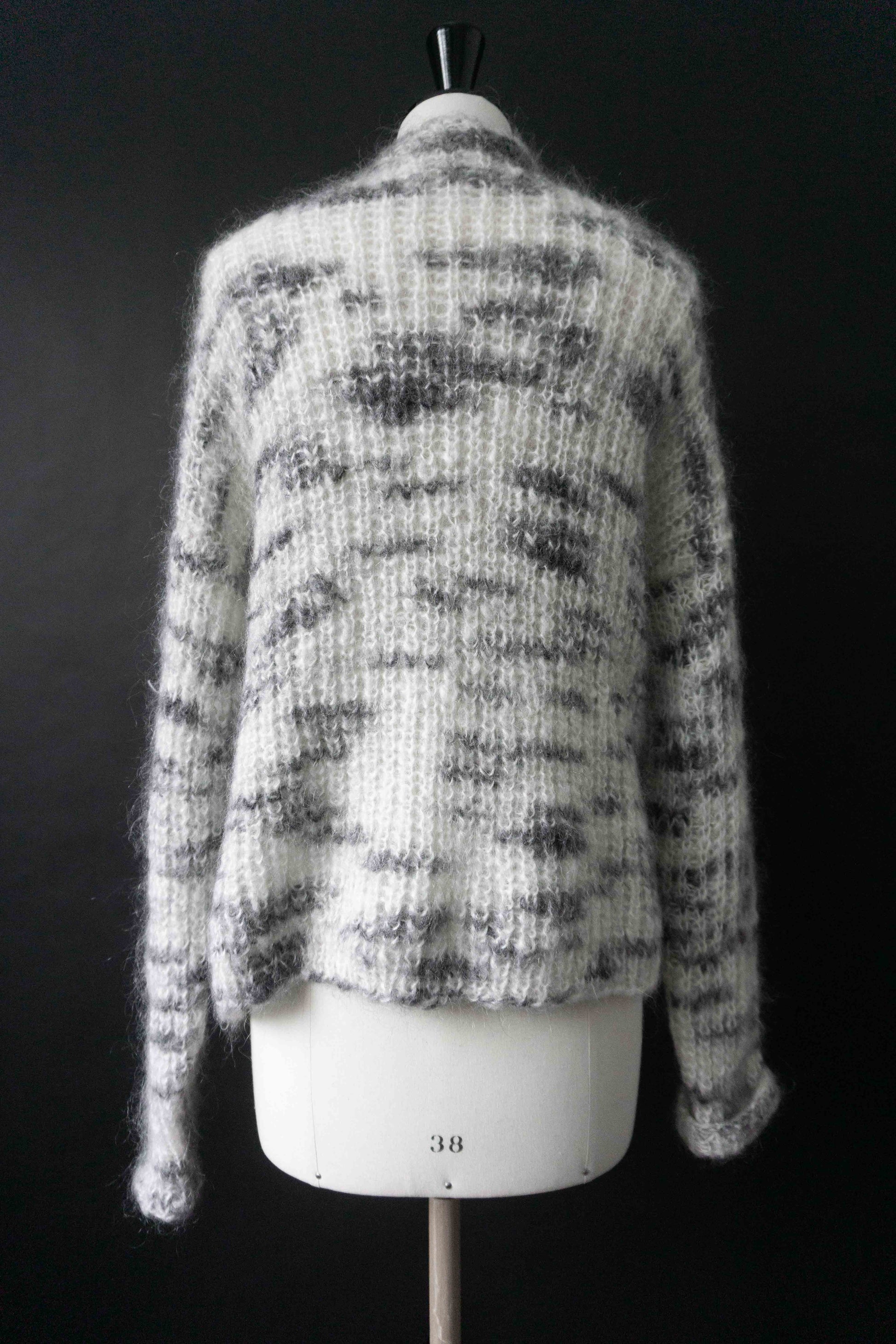 Handgestrickte graue Mohair Vintage Strickjacke mit Taschen und großer Sicherheitsnadel