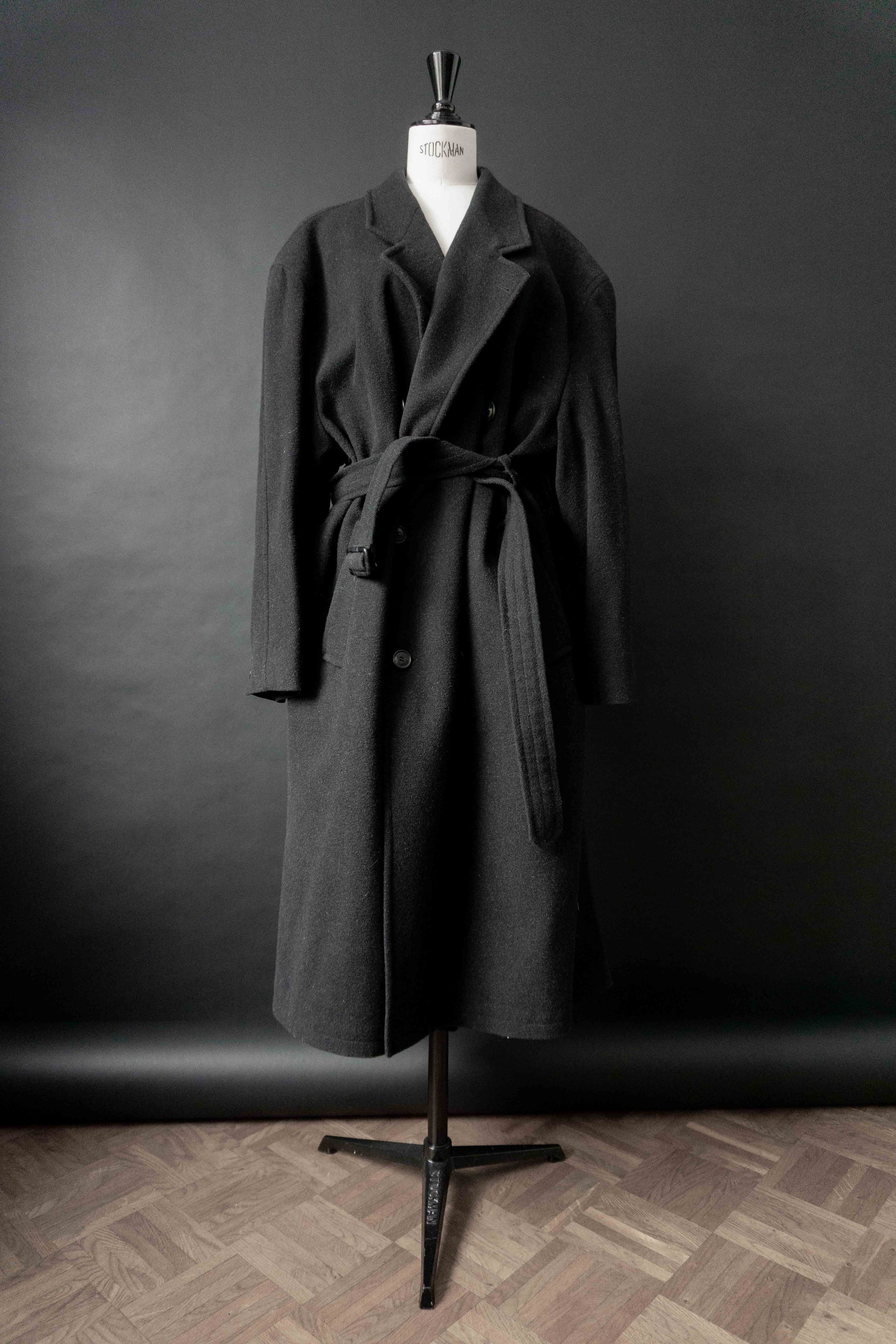 Dunkelgrauer Vintage Wollmantel aus Wolle aus den 80er Jahren mit Bindegürtel und Oversize-Schnitt
