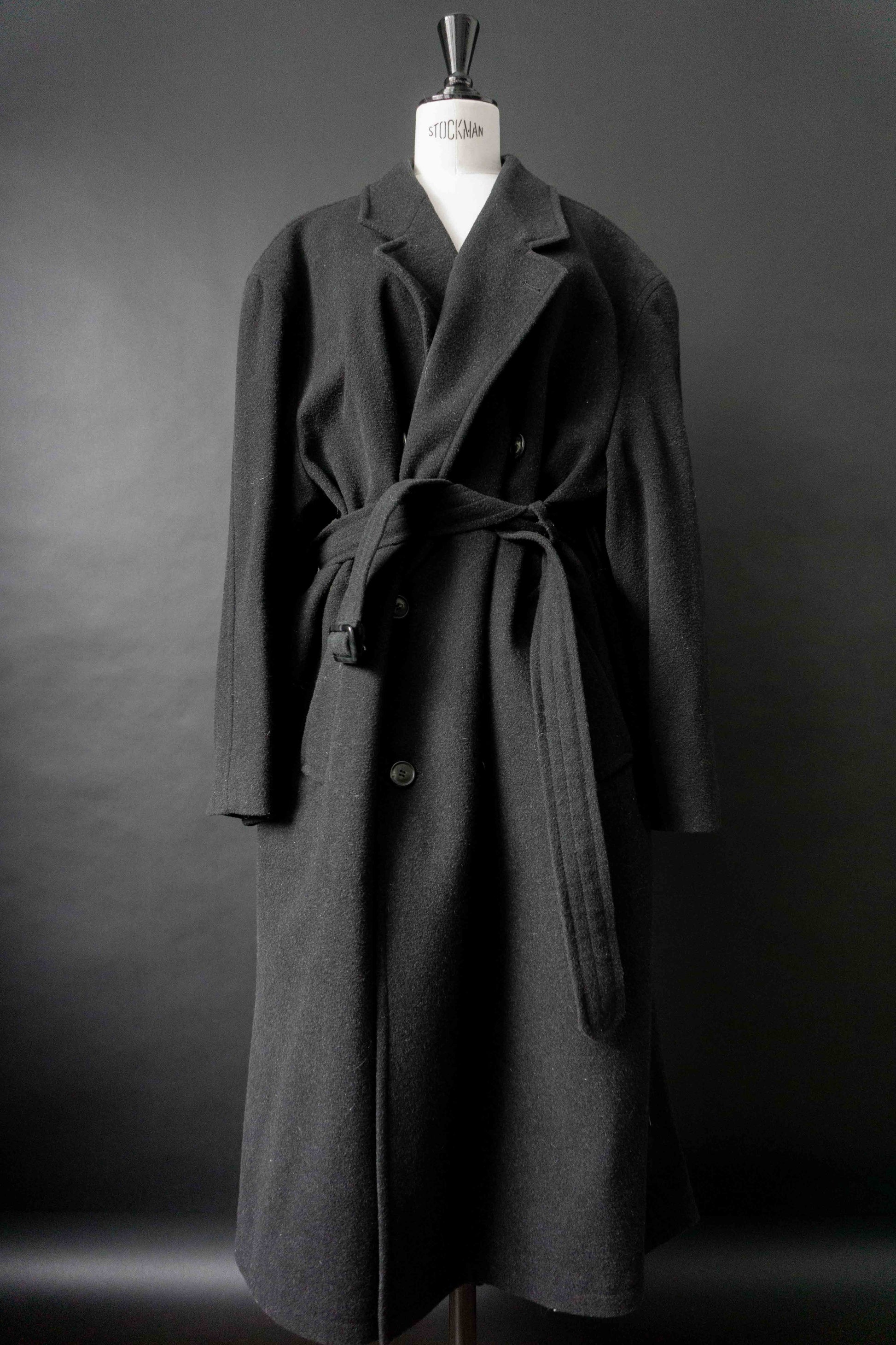 Dunkelgrauer Vintage Wollmantel aus Wolle aus den 80er Jahren mit Bindegürtel und Oversize-Schnitt
