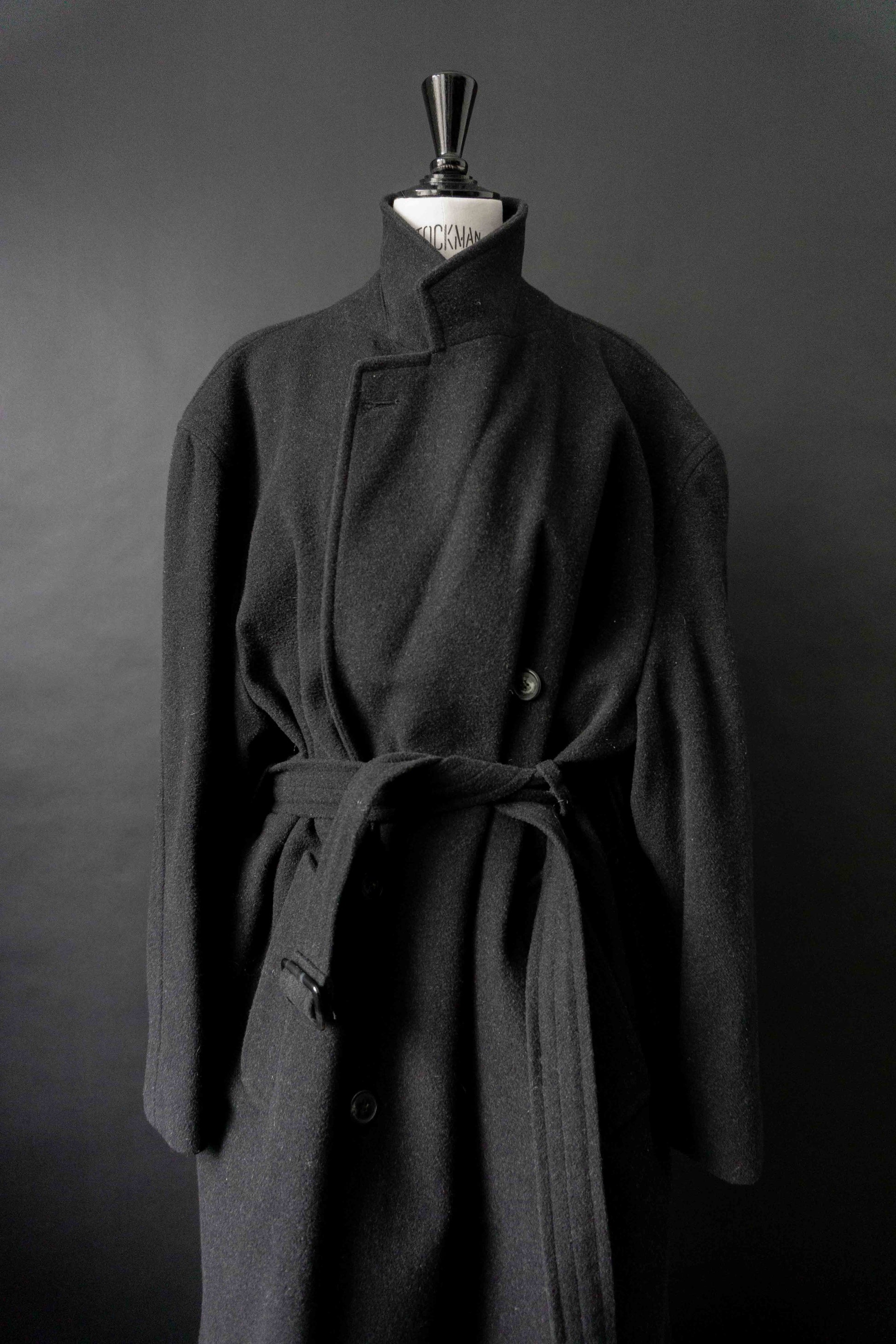 Dunkelgrauer Vintage Wollmantel aus Wolle aus den 80er Jahren mit Bindegürtel und Oversize-Schnitt
