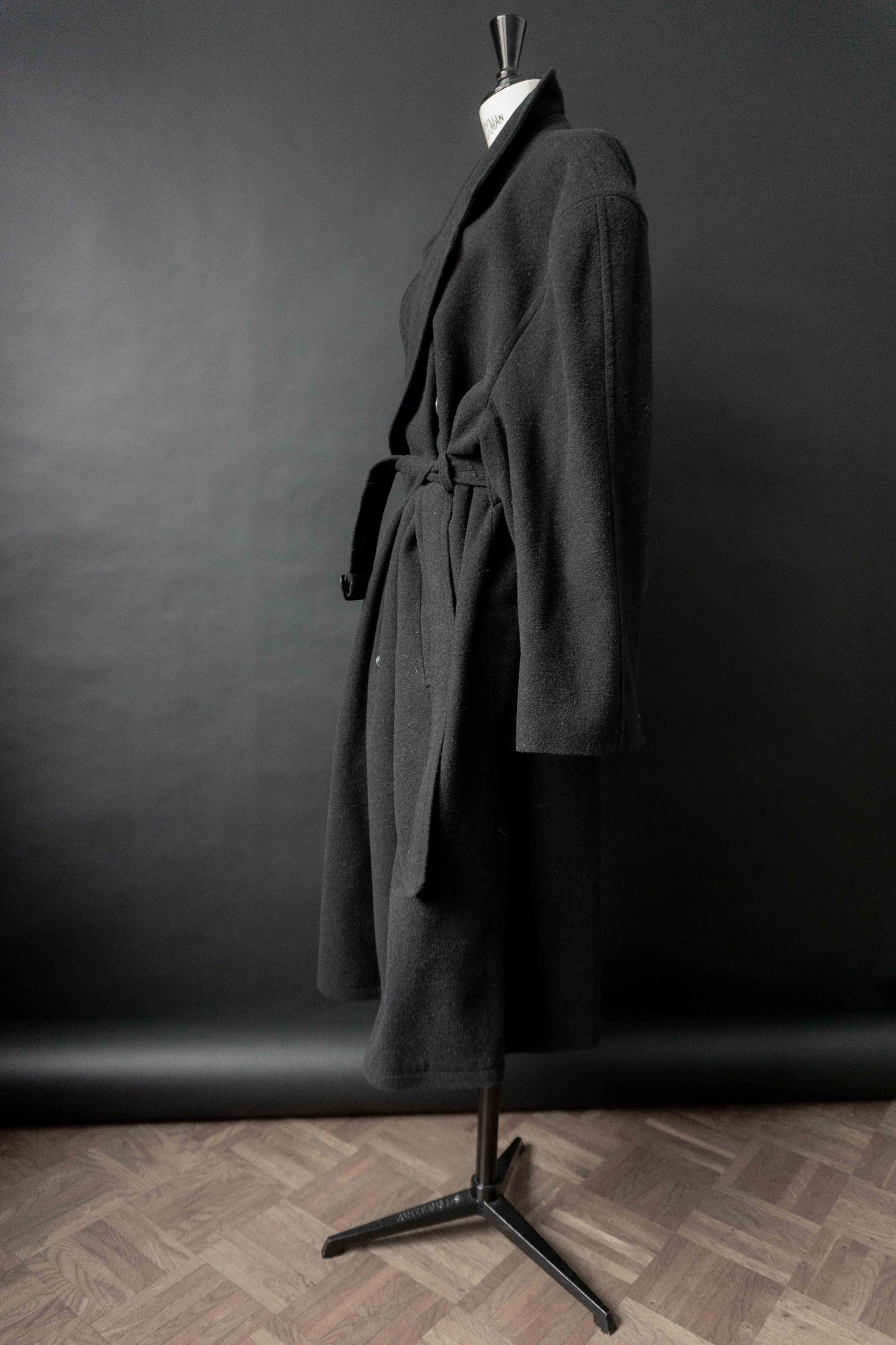 Dunkelgrauer Vintage Wollmantel aus Wolle aus den 80er Jahren mit Bindegürtel und Oversize-Schnitt
