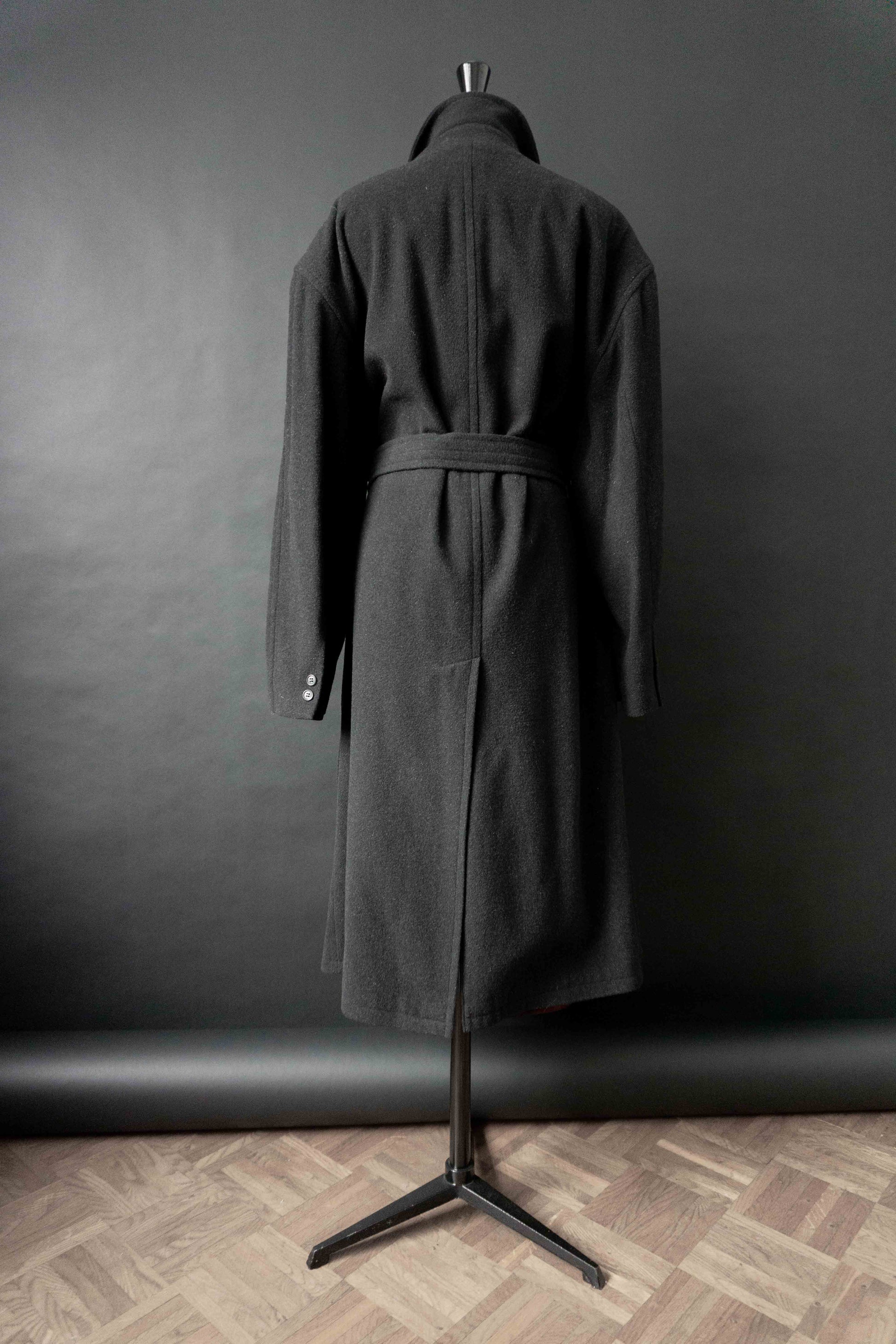 Dunkelgrauer Vintage Wollmantel aus Wolle aus den 80er Jahren mit Bindegürtel und Oversize-Schnitt
