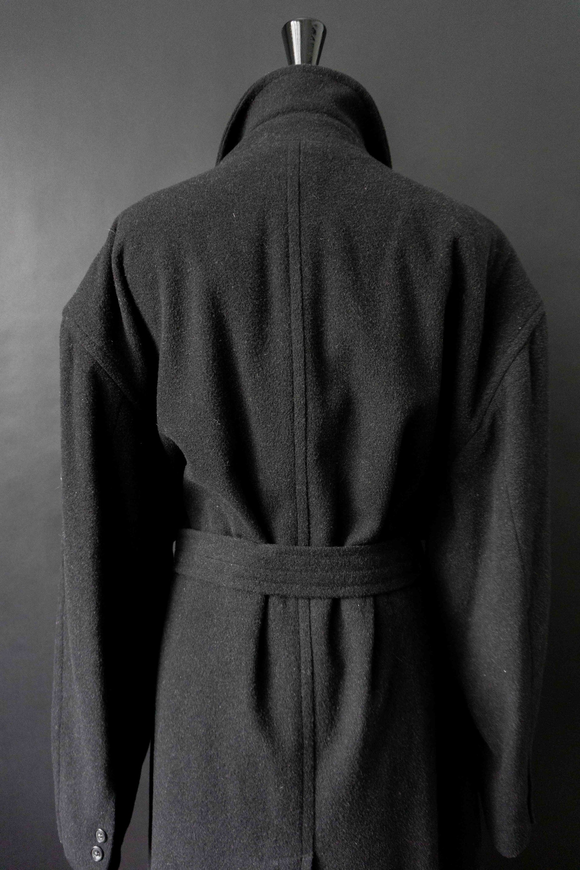 Dunkelgrauer Vintage Wollmantel aus Wolle aus den 80er Jahren mit Bindegürtel und Oversize-Schnitt
