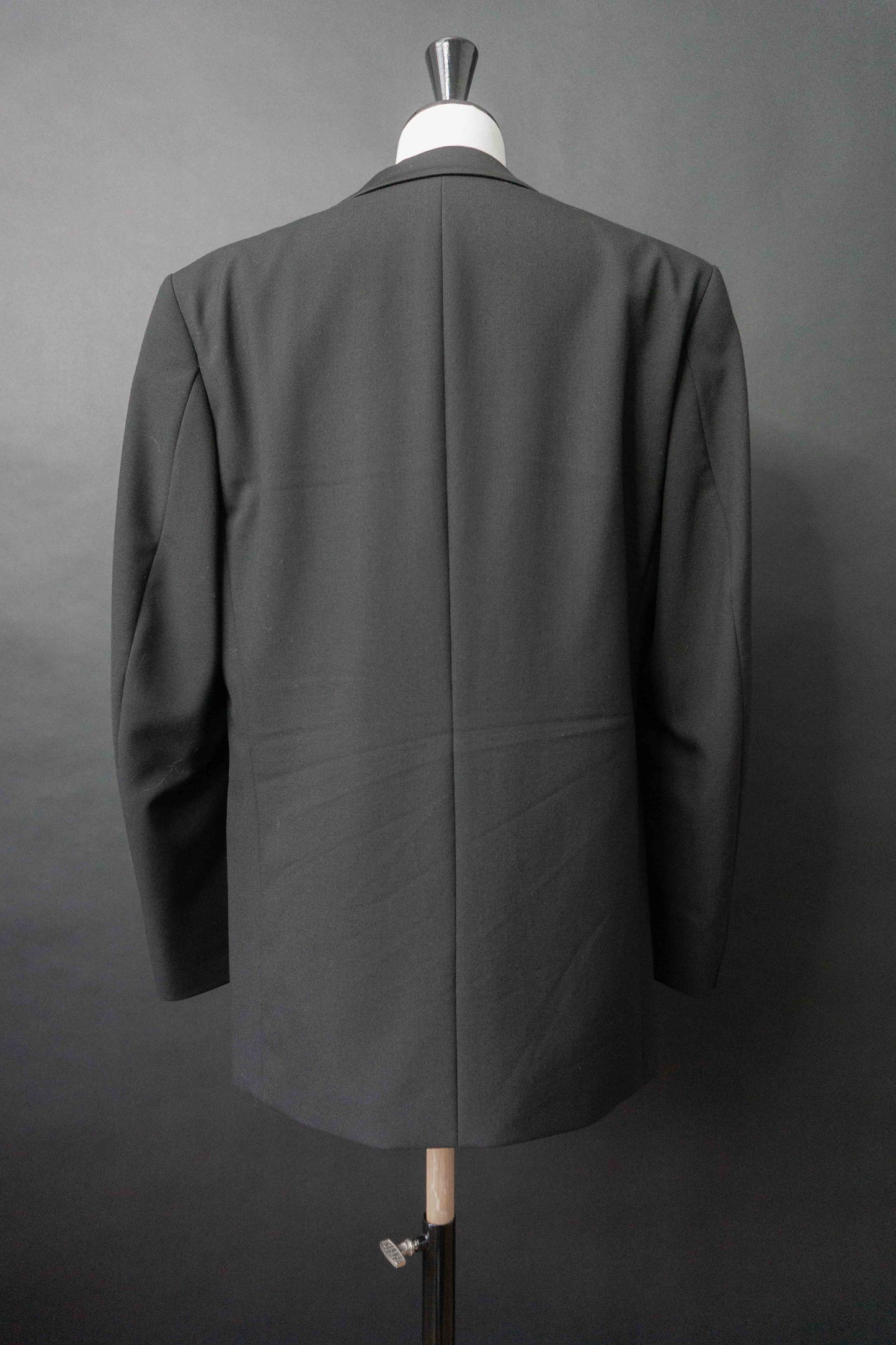 Schwarzer Vintage Smoking Blazer aus den 80er Jahren mit fließendem Revers in All Black
