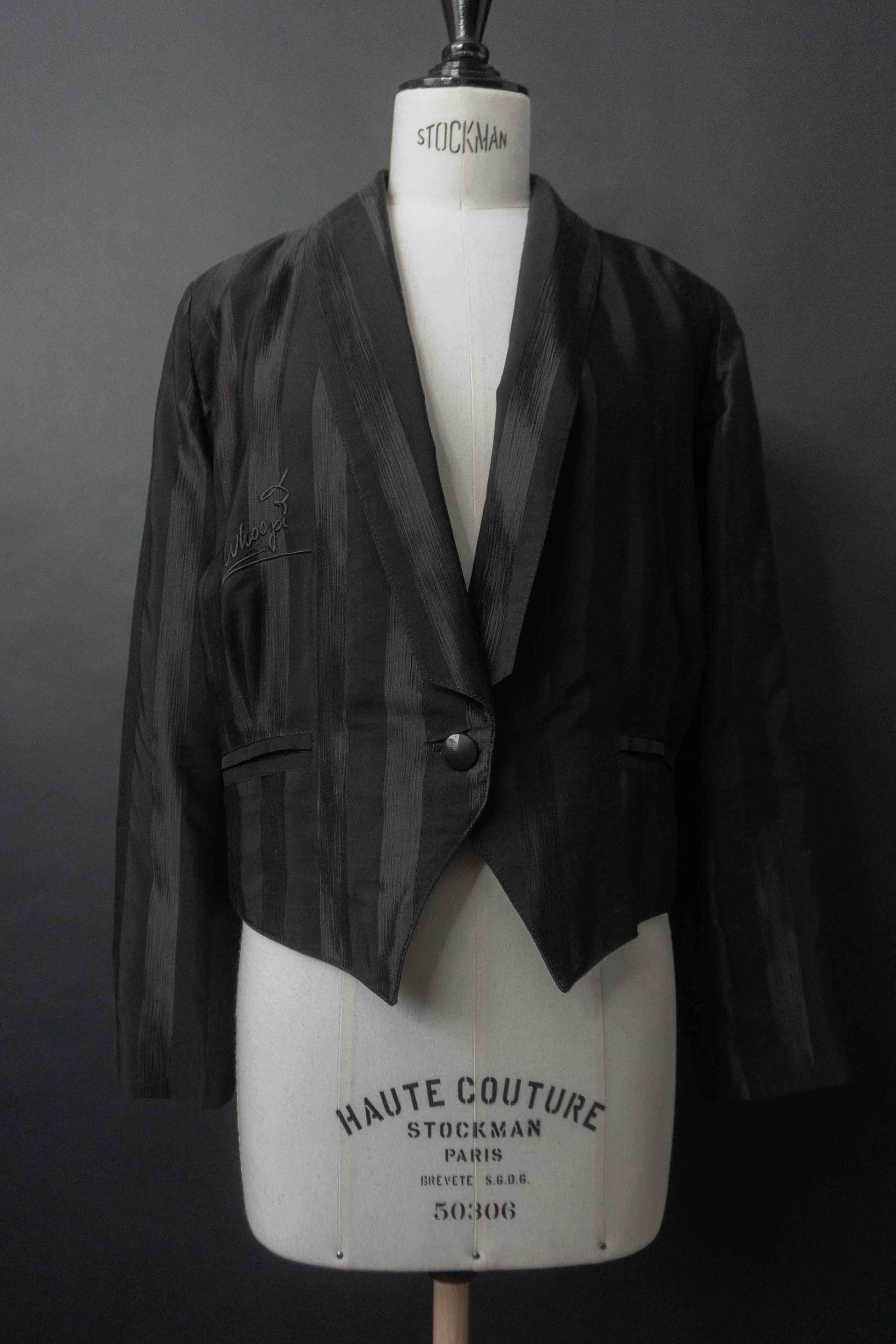 Schwarzer Vintage Smoking Blazer mit Ton-in-Ton-Streifen und Schnürung im Rücken aus den 80ern