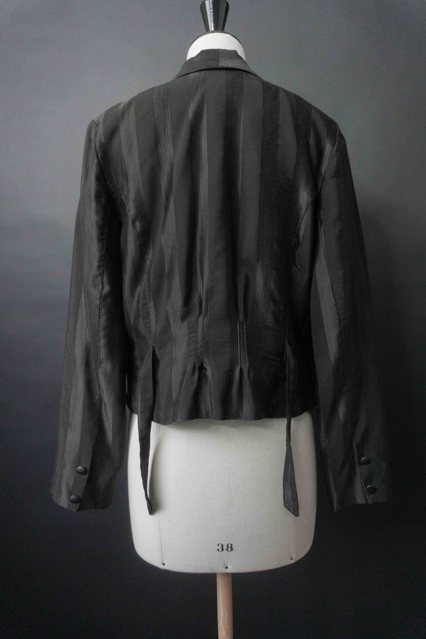 Schwarzer Vintage Smoking Blazer mit Ton-in-Ton-Streifen und Schnürung im Rücken aus den 80ern