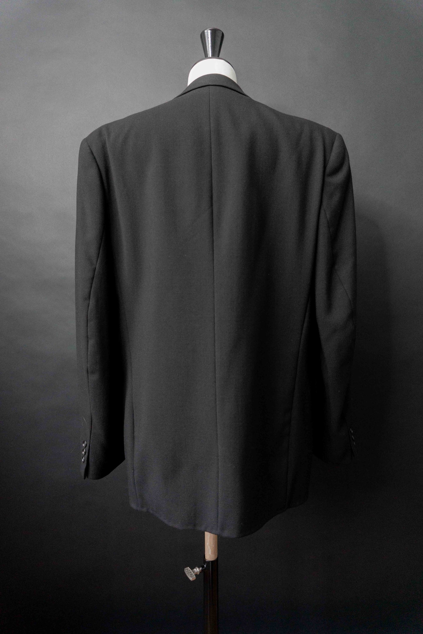 Schwarzer Vintage Blazer aus reiner Schurwolle im klassischen minimalistischen Schnitt 