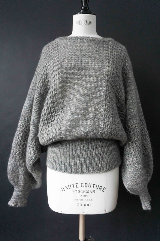 80er Mohair Angora Pullover grau mint meliert mit Batwing Schnitt und Lochstrickmuster im Soft Minimalism Stil

