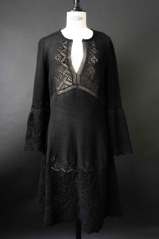 Alberta Ferretti schwarzes Strickkleid mit Spitze und ausgestellten Ärmeln – Gothic Designer Vintage
