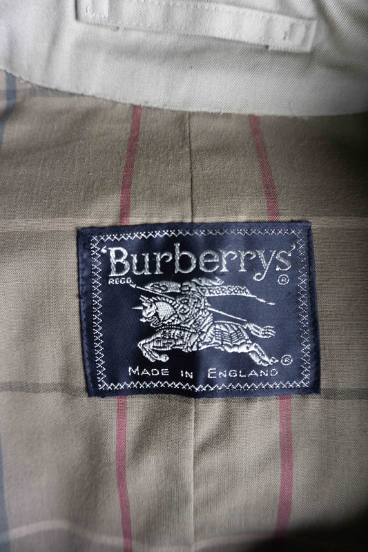 Burberrys Vintage Trenchcoat Made in England in Beige mit Gürtel und klassischem Karofutter