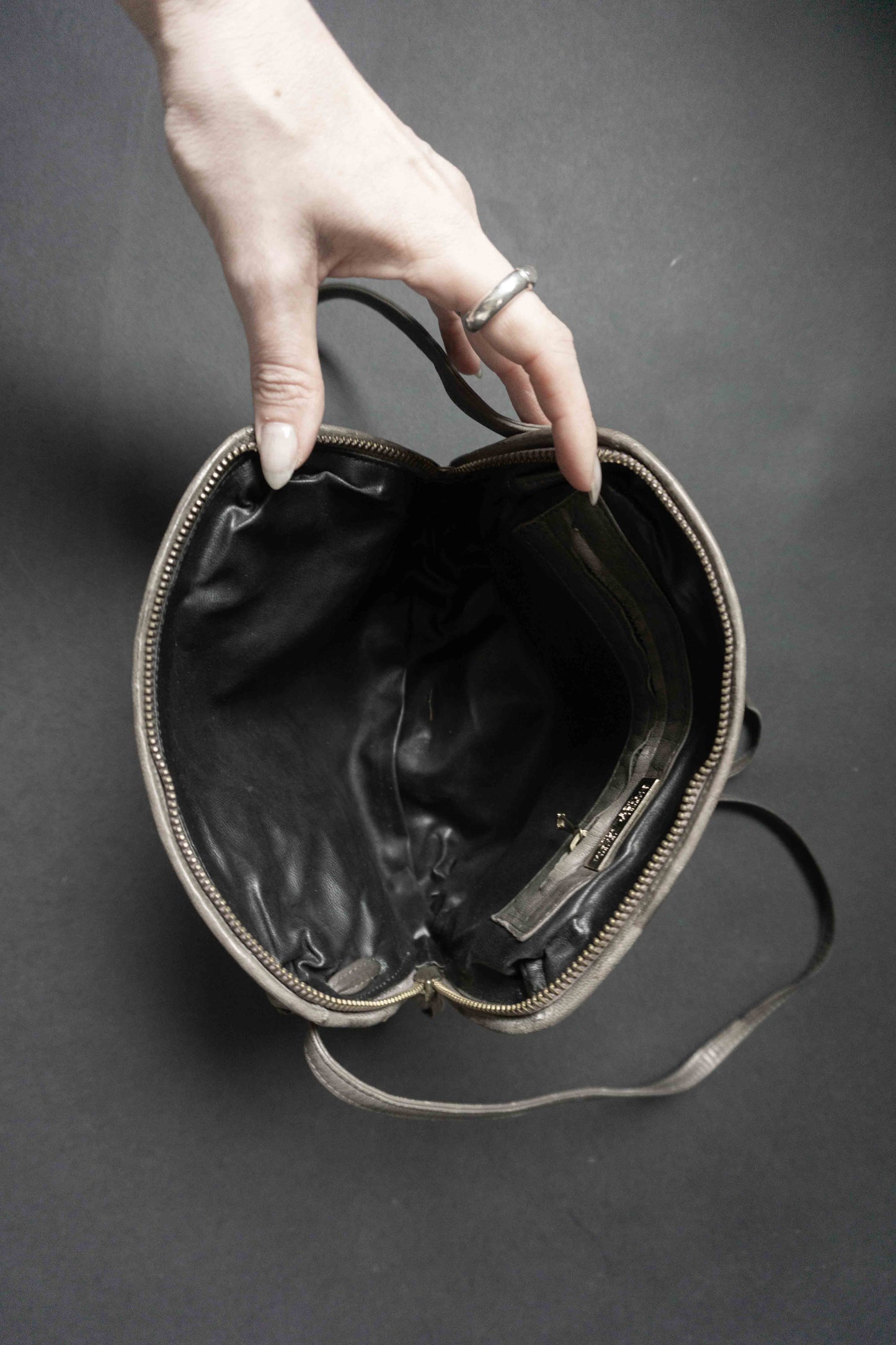 Vintage Bottega Veneta Intrecciato Crossbody Tasche Greige – Nodini Designer Tasche aus geflochtenem Leder theplaincircle vintage