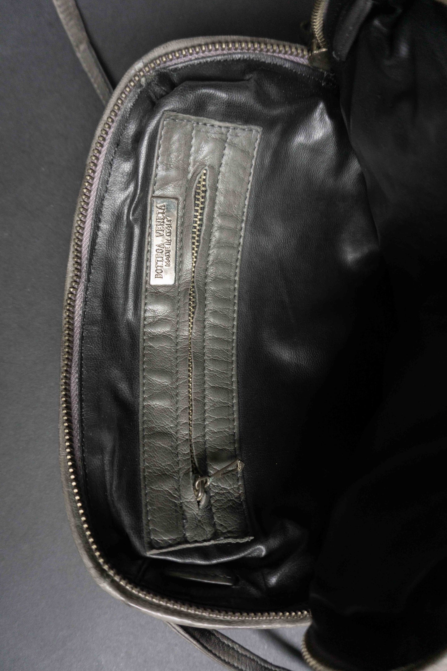 Vintage Bottega Veneta Intrecciato Crossbody Tasche Greige – Nodini Designer Tasche aus geflochtenem Leder theplaincircle vintage