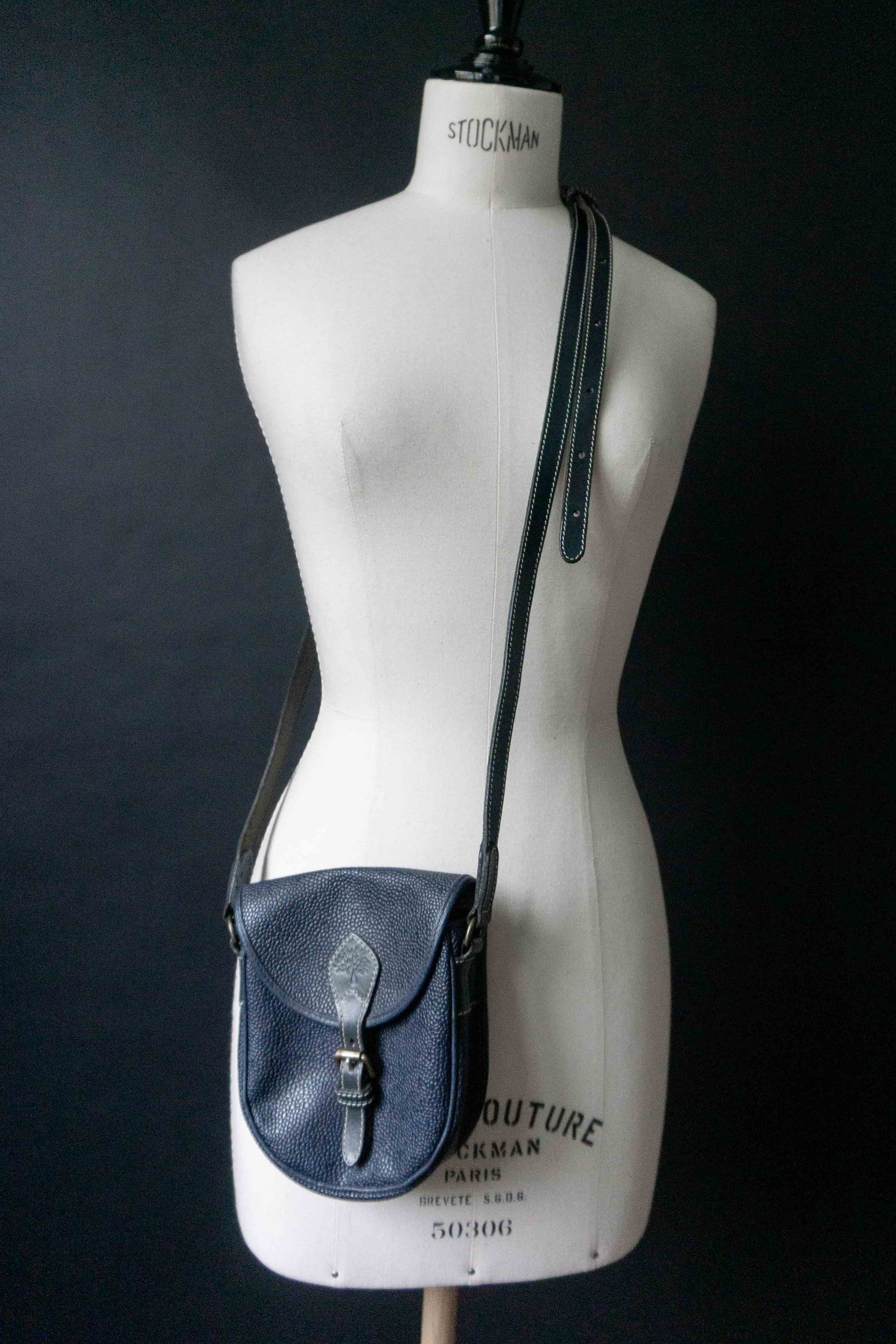 Seltene dunkelblaue Vintage Mulberry Tasche aus den 80ern aus genarbtem Leder in nahezu makellosem Zustand
