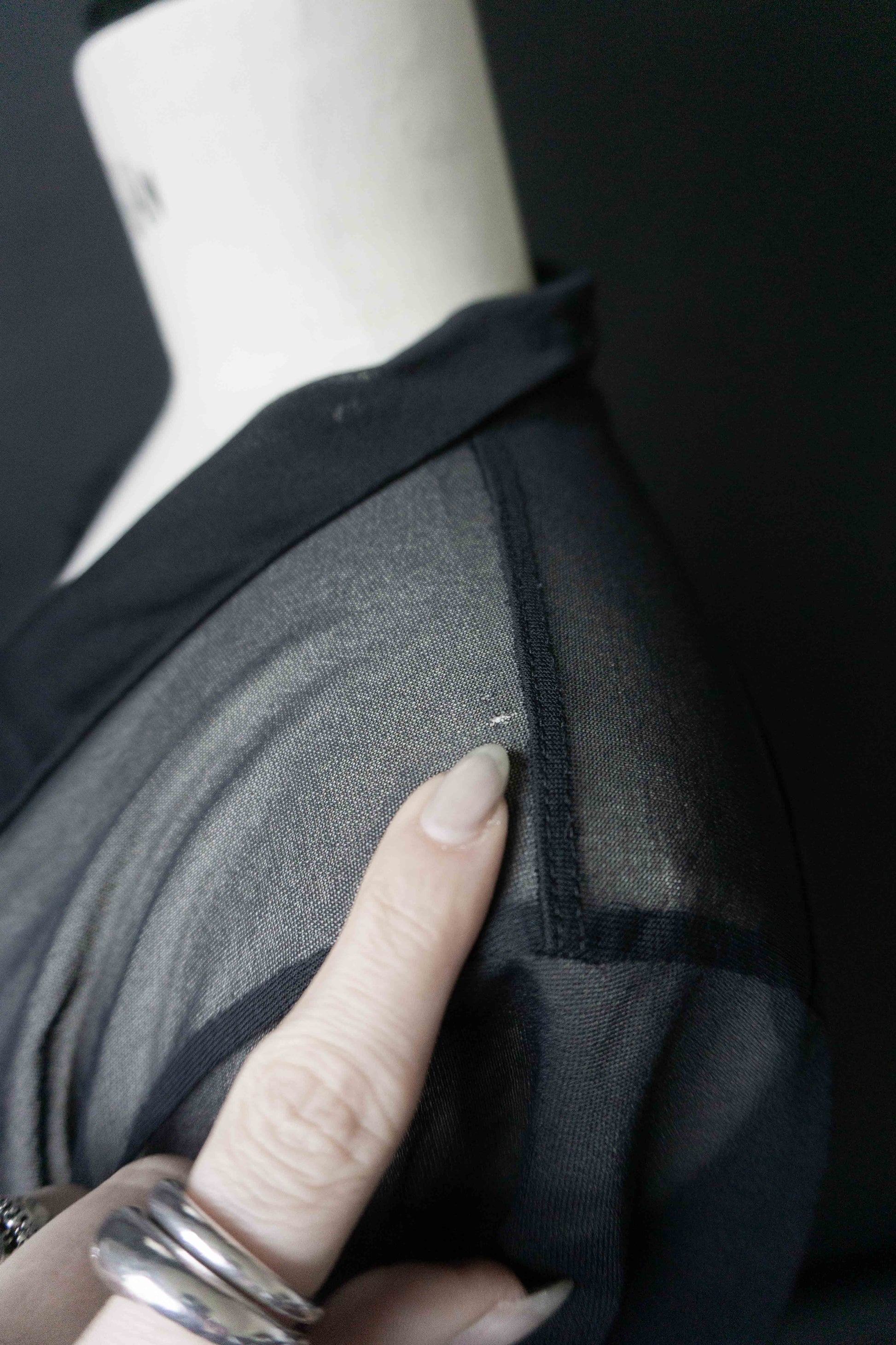 Vintage Mesh Bluse schwarz transparent – 90s Layering Bluse mit Knopfleiste, XS–S theplaincircle vintage