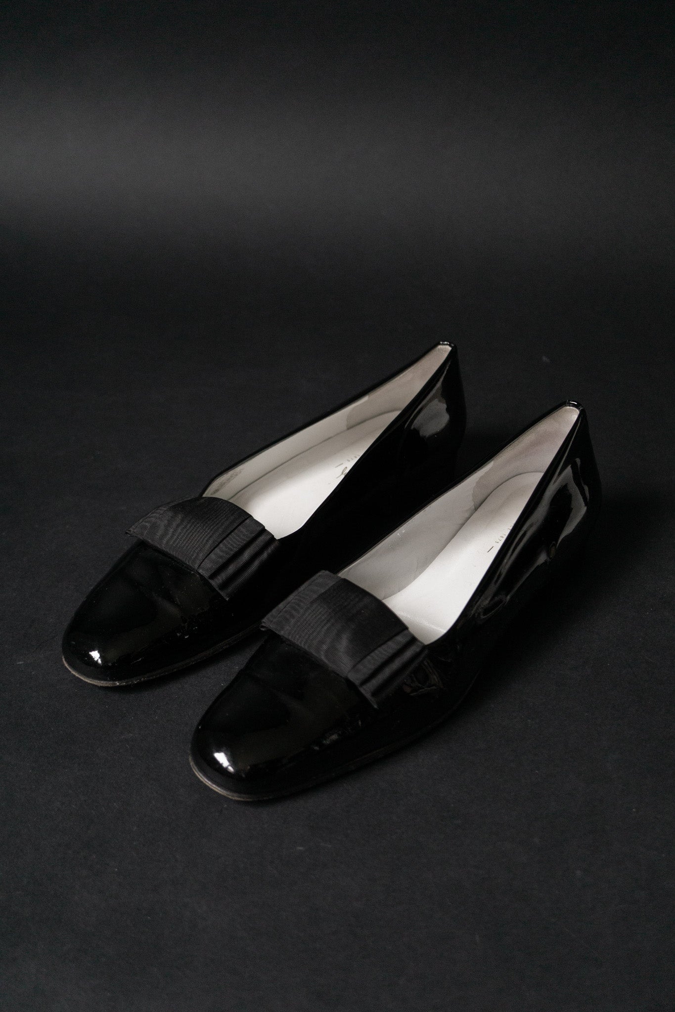 Schwarze Vintage Ballerinas aus Lackleder mit Ripsbandschleife aus den 90ern – Größe 41