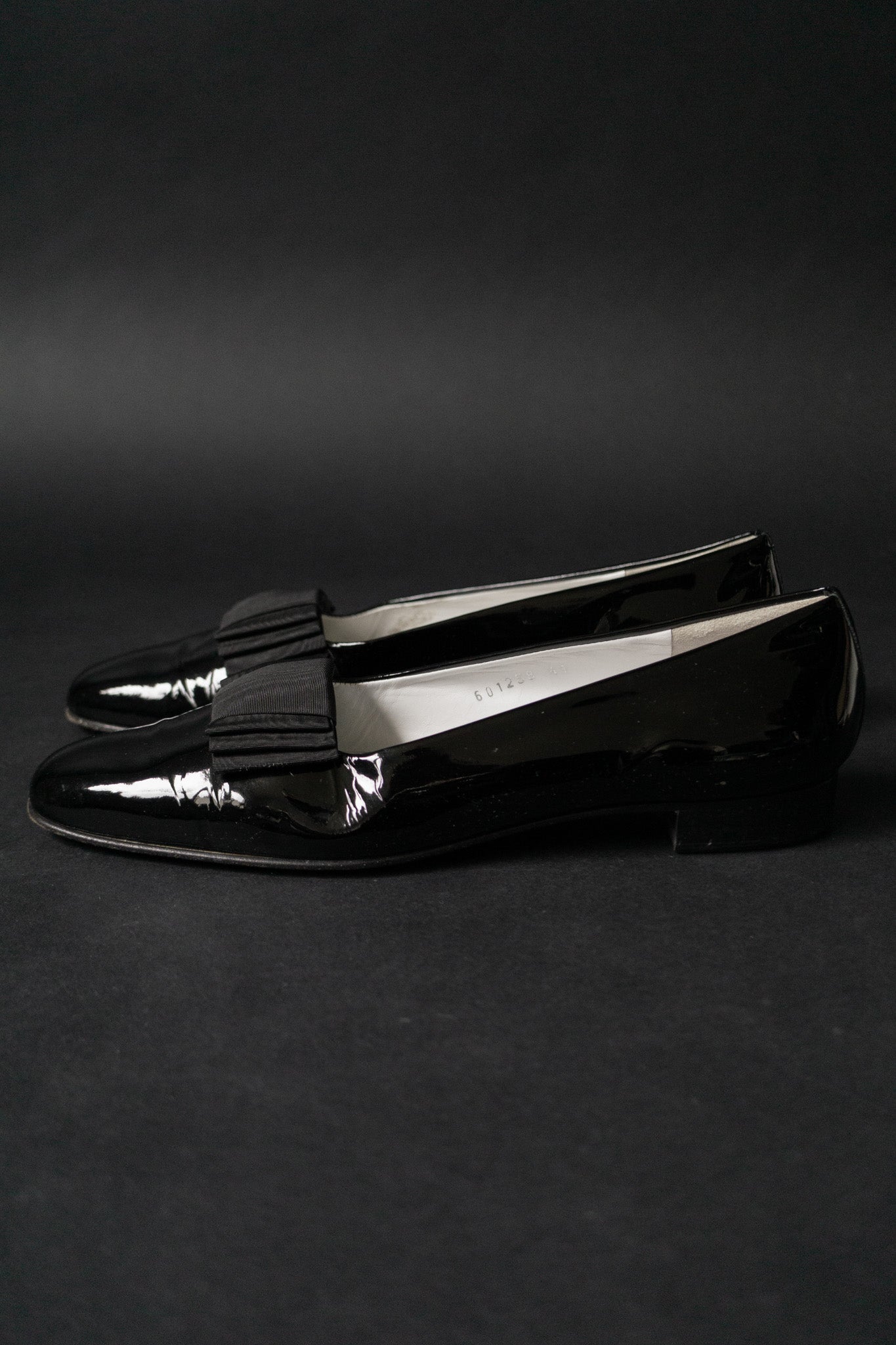 Schwarze Vintage Ballerinas aus Lackleder mit Ripsbandschleife aus den 90ern – Größe 41