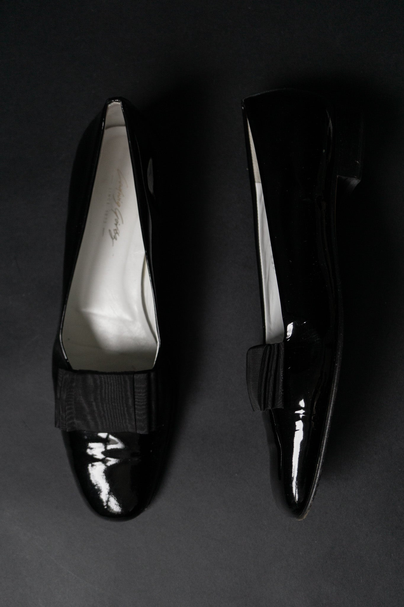 Schwarze Vintage Ballerinas aus Lackleder mit Ripsbandschleife aus den 90ern – Größe 41