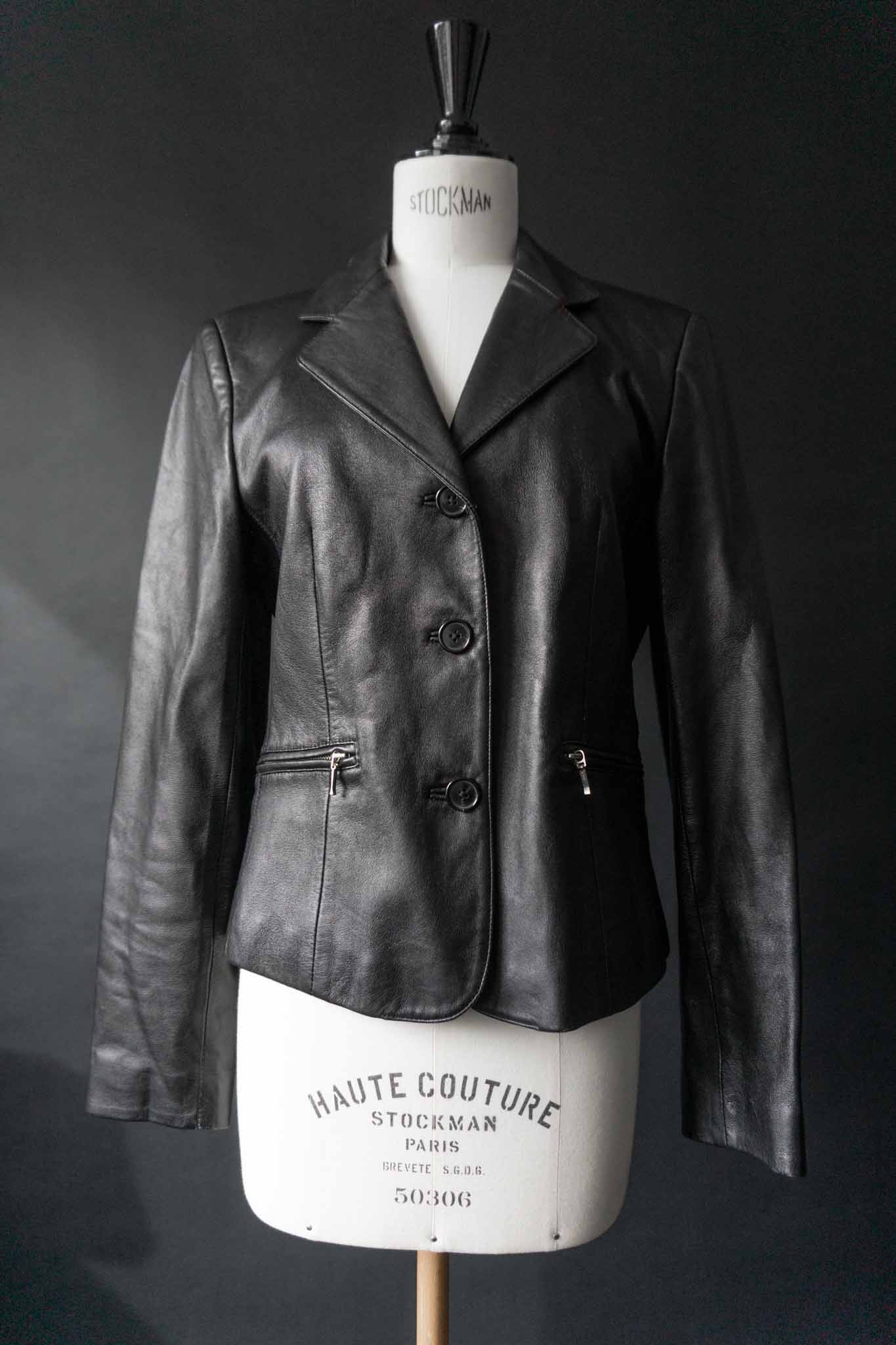 Taillierter schwarzer Vintage Leder-Blazer mit Revers und Reißverschlusstaschen