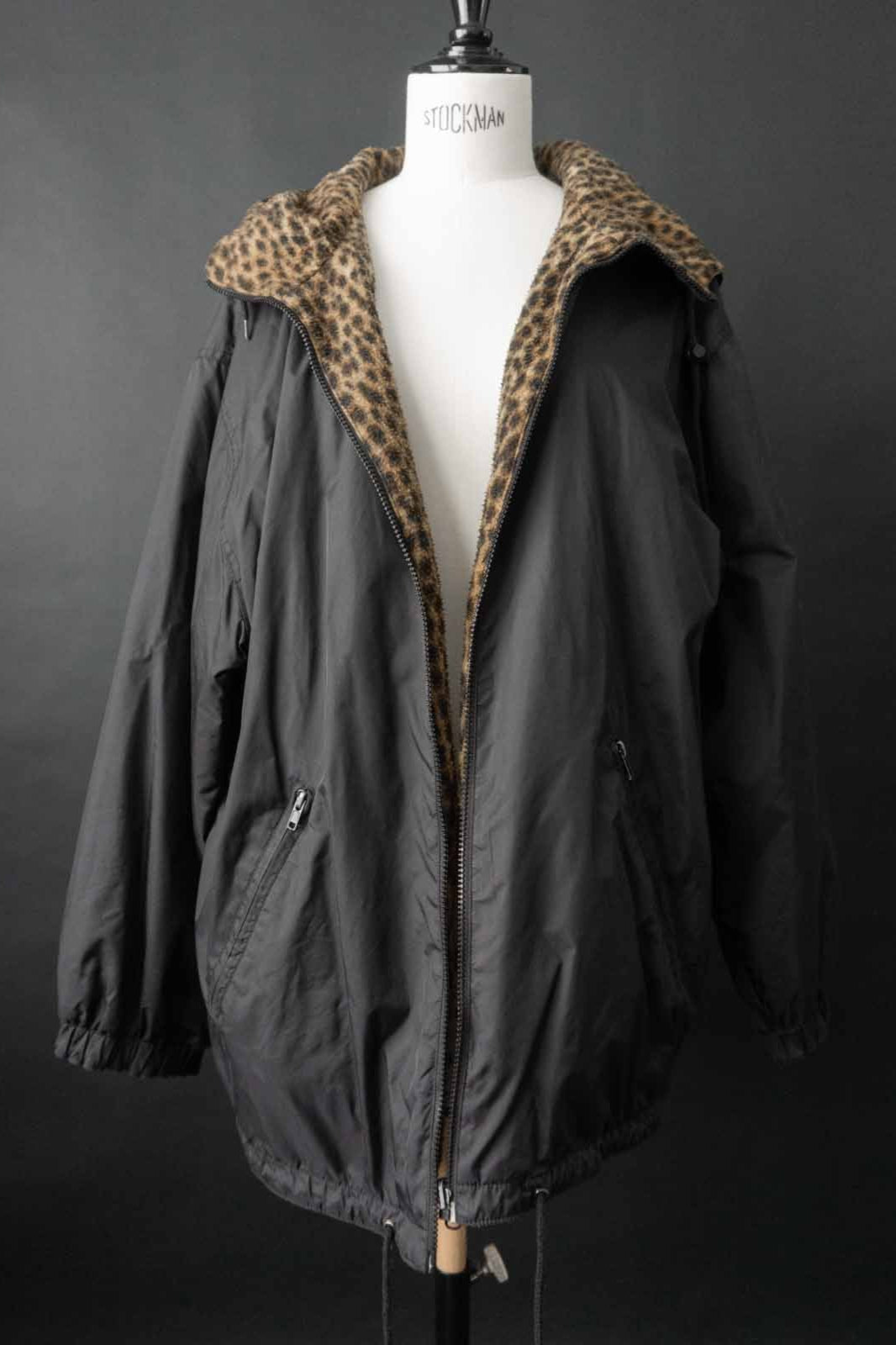 Vintage 80s Wendejacke Schwarz Leopard Fake Fur mit Kapuze und Oversize-Schnitt