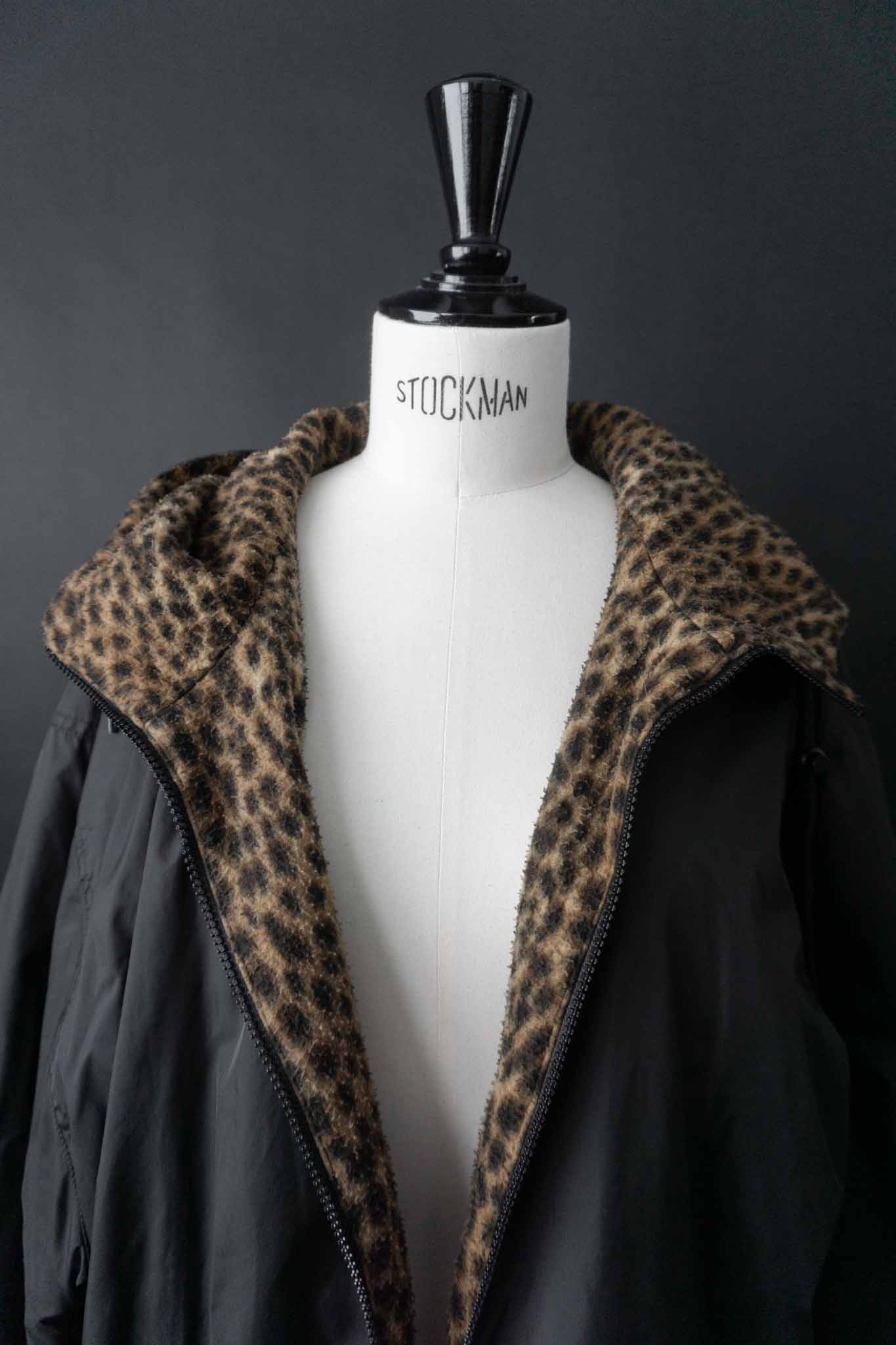 Vintage 80s Wendejacke Schwarz Leopard Fake Fur mit Kapuze und Oversize-Schnitt