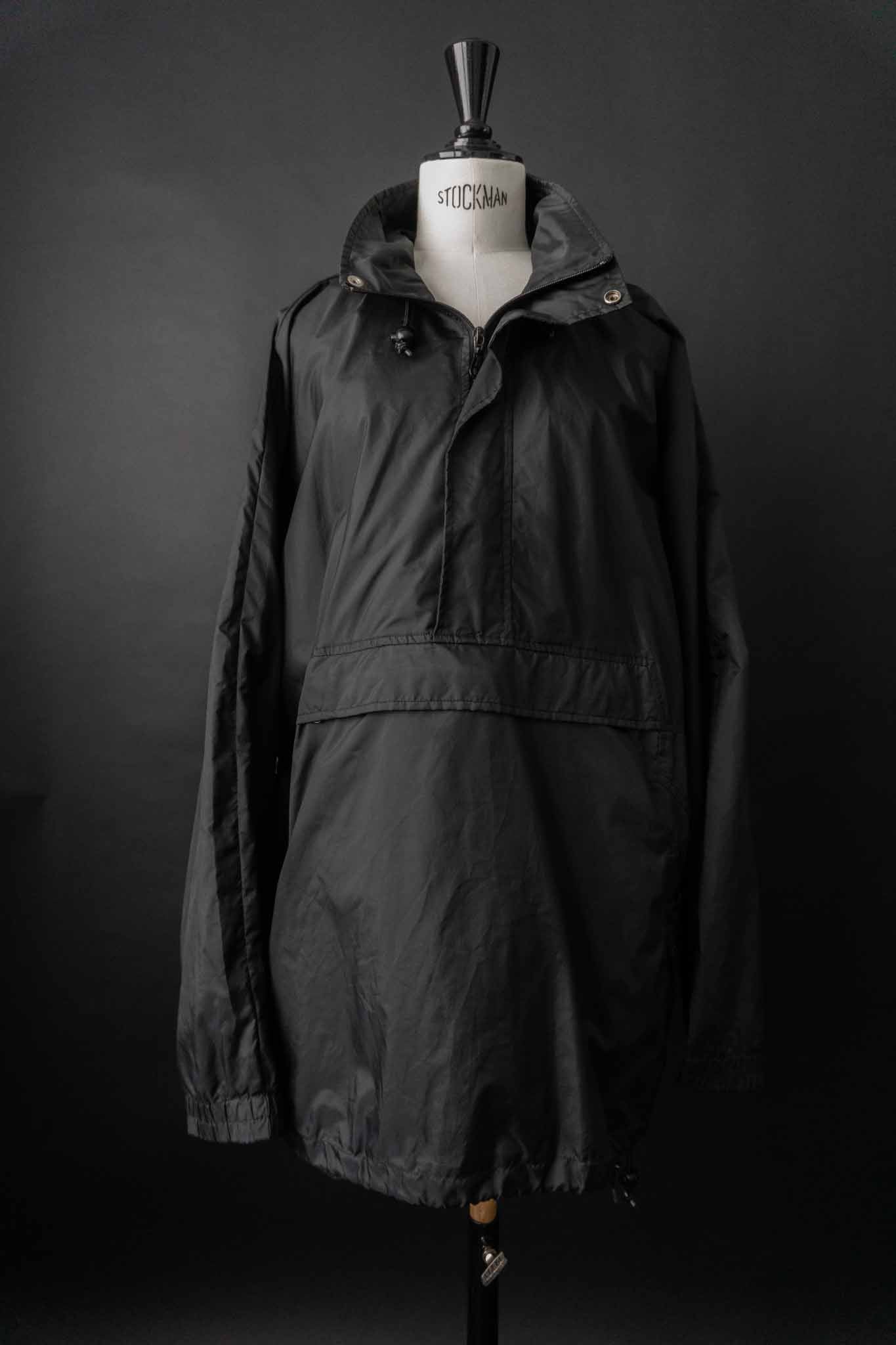Schwarzer vintage Windbreaker aus Nylon in oversized Schnitt der 90er Jahre