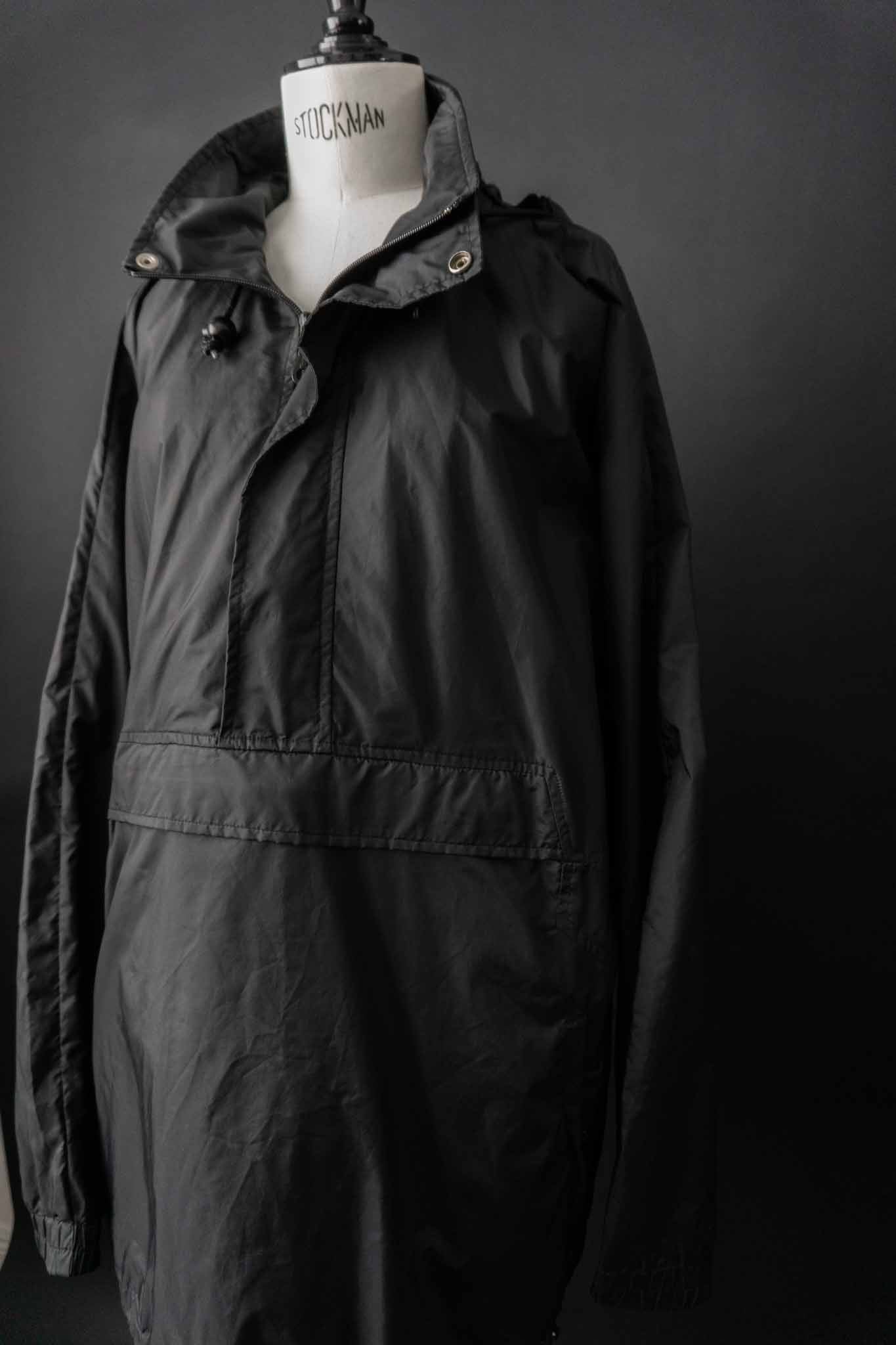 Schwarzer vintage Windbreaker aus Nylon in oversized Schnitt der 90er Jahre