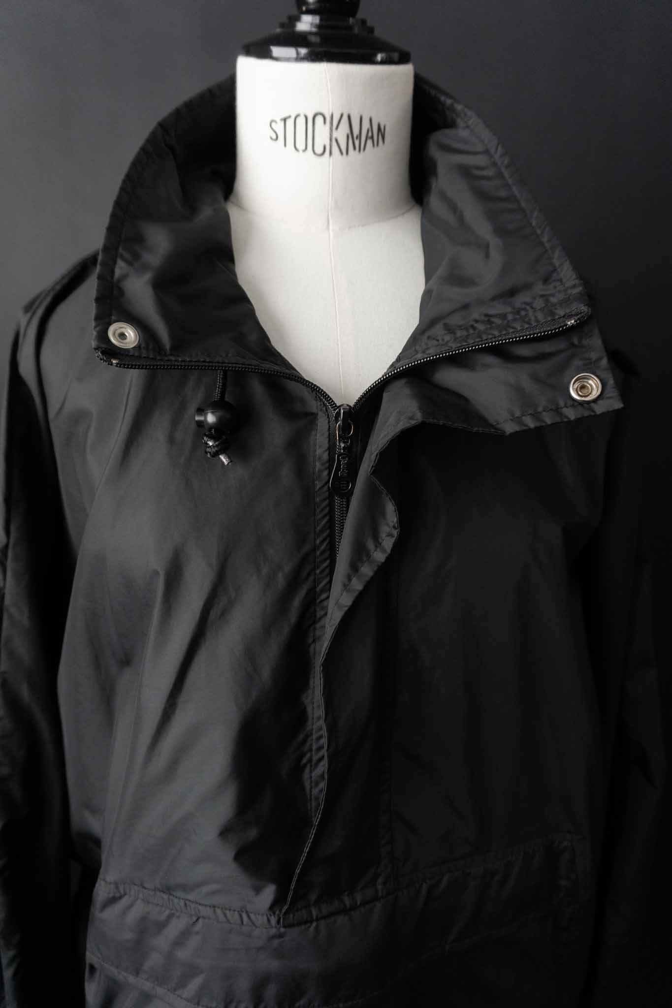 Schwarzer vintage Windbreaker aus Nylon in oversized Schnitt der 90er Jahre