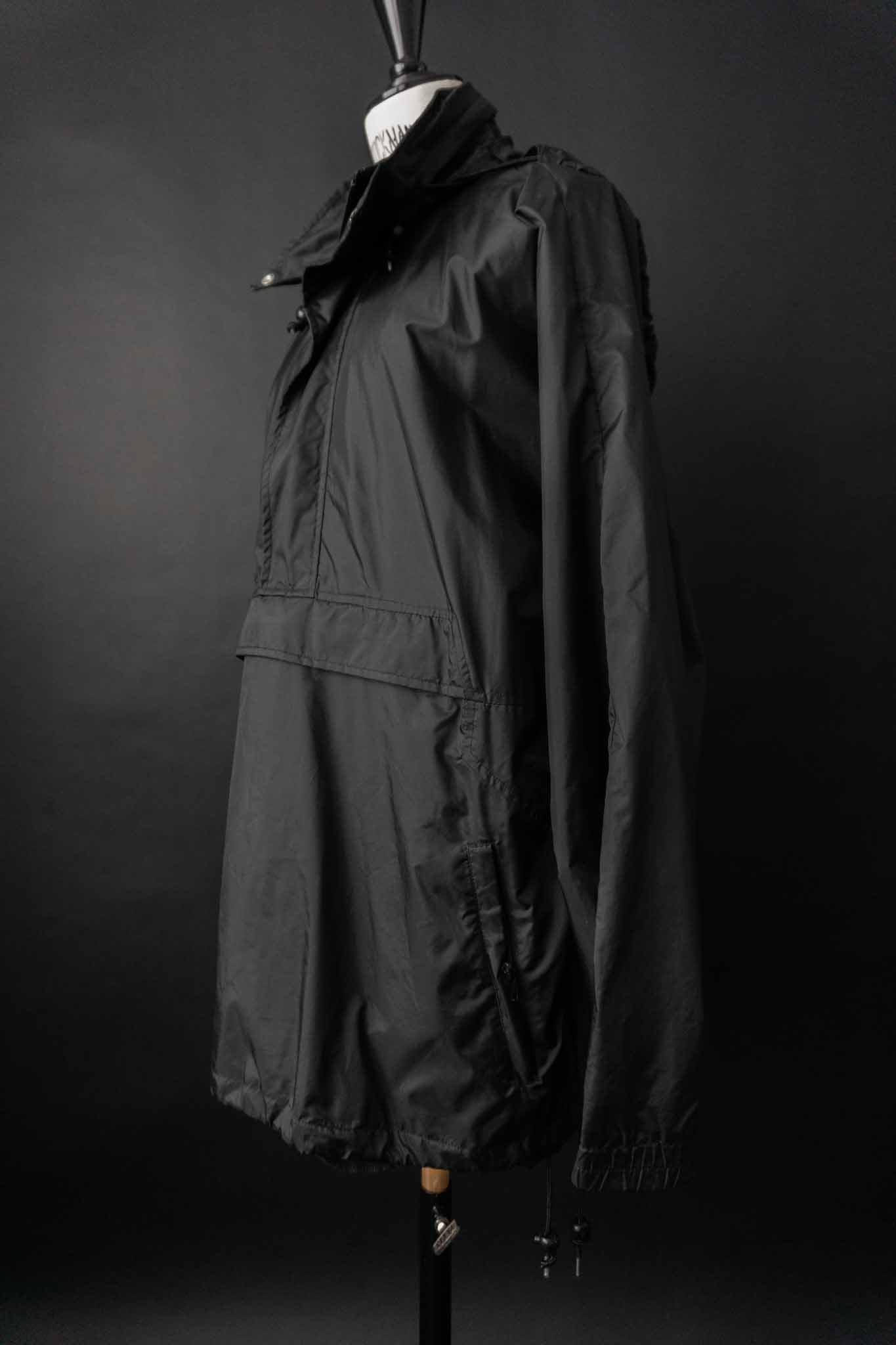 Schwarzer vintage Windbreaker aus Nylon in oversized Schnitt der 90er Jahre