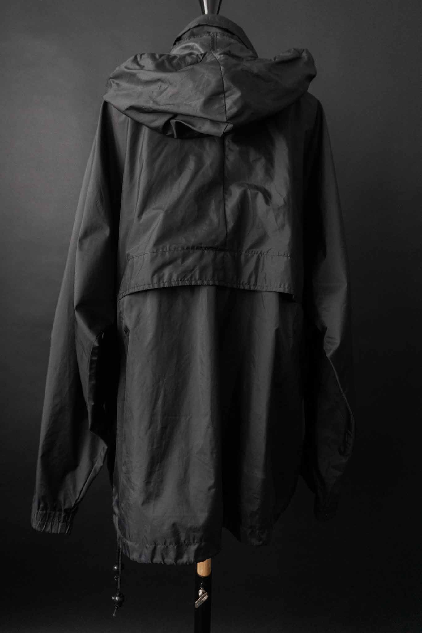 Schwarzer vintage Windbreaker aus Nylon in oversized Schnitt der 90er Jahre