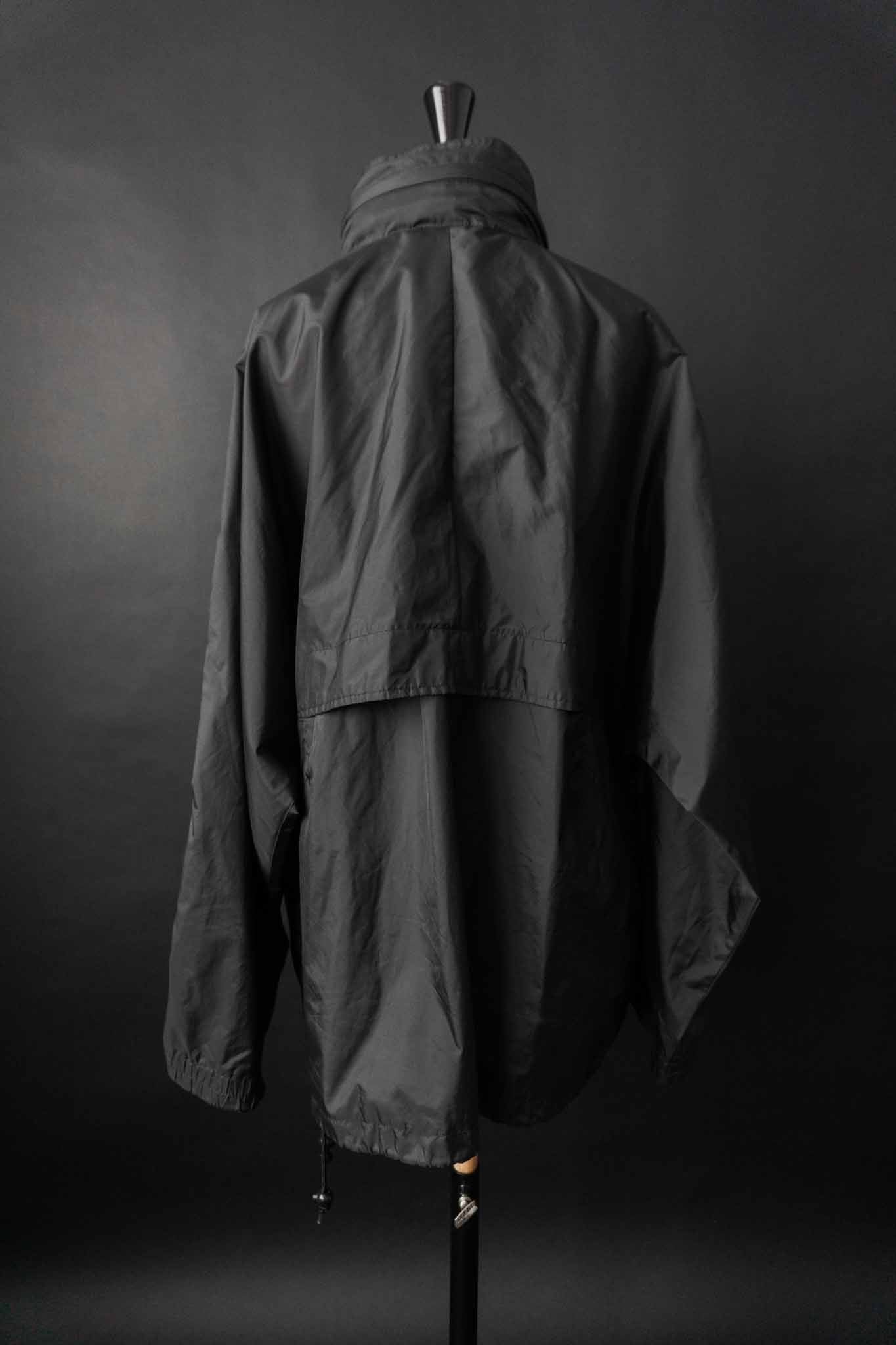 Schwarzer vintage Windbreaker aus Nylon in oversized Schnitt der 90er Jahre