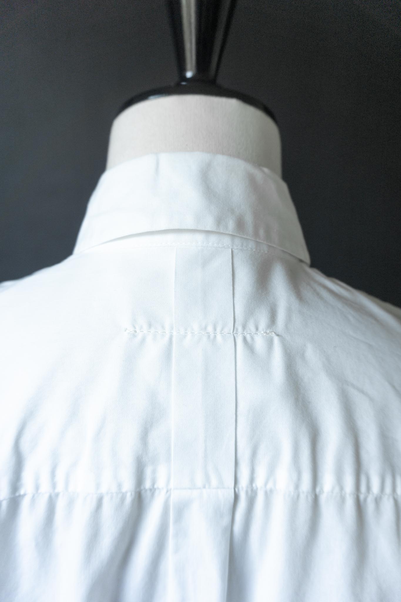 Maison Margiela MM6 Smokingbluse in Weiß mit Biesen – Avant Garde Minimalism, S–L theplaincircle vintage