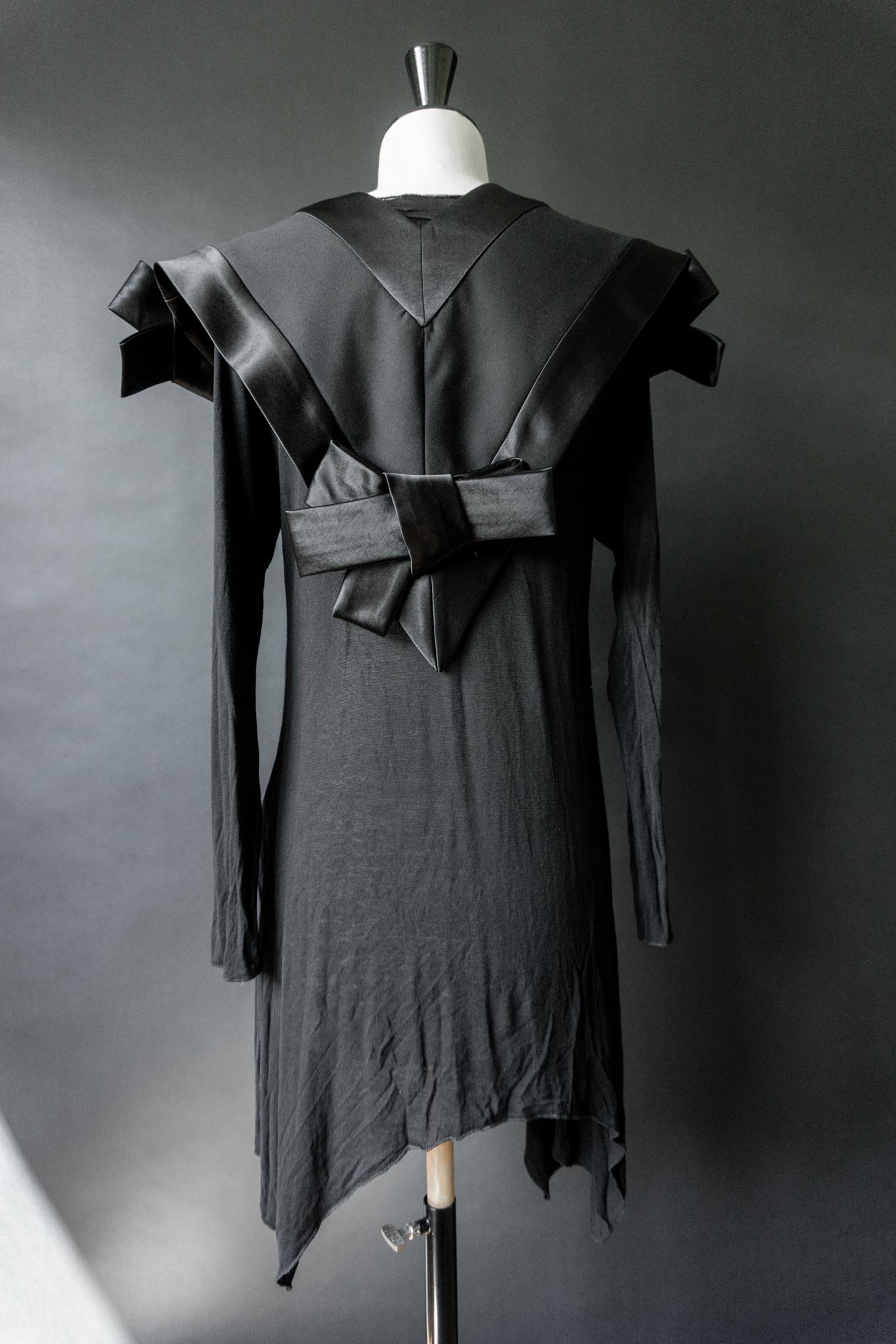 Jil Sander Designer-Top mit Schleifendetails – Runway Piece aus der Kollektion 2022 theplaincircle vintage