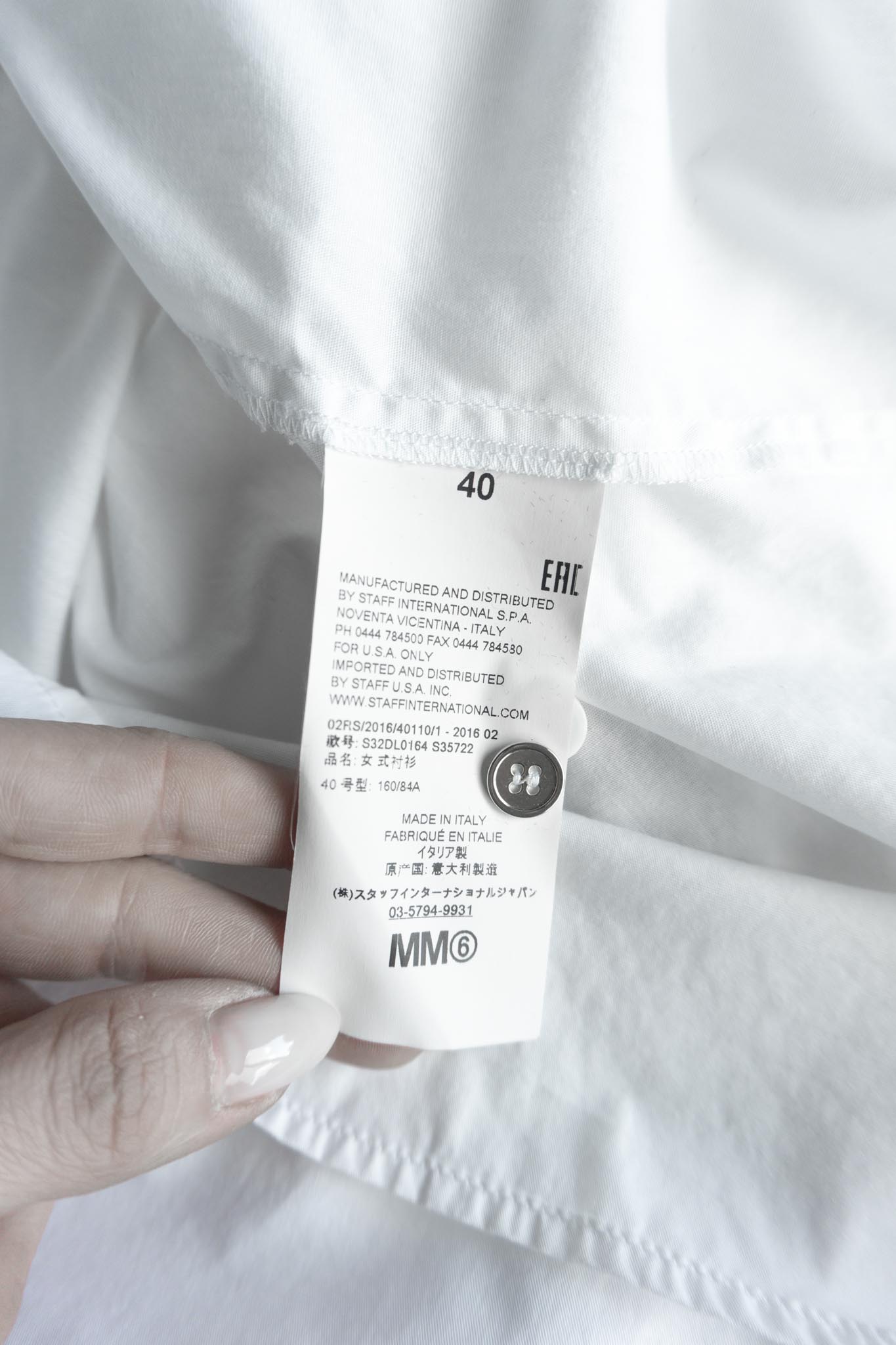 Maison Margiela MM6 Smokingbluse in Weiß mit Biesen – Avant Garde Minimalism, S–L theplaincircle vintage