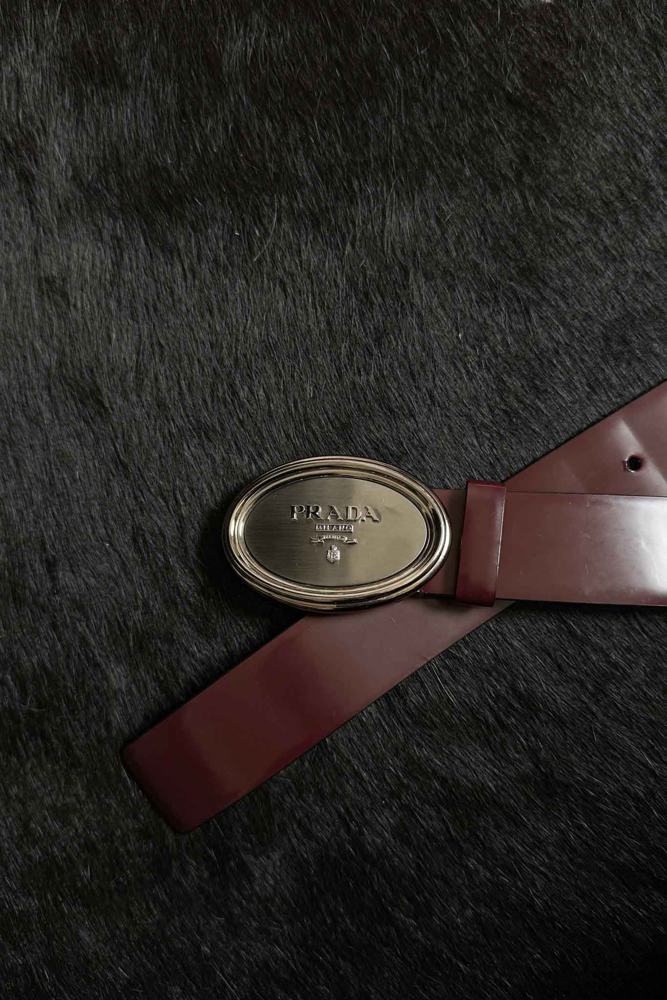 Vintage Prada Vintage Gürtel Bordeaux mit Logo Schließe 95