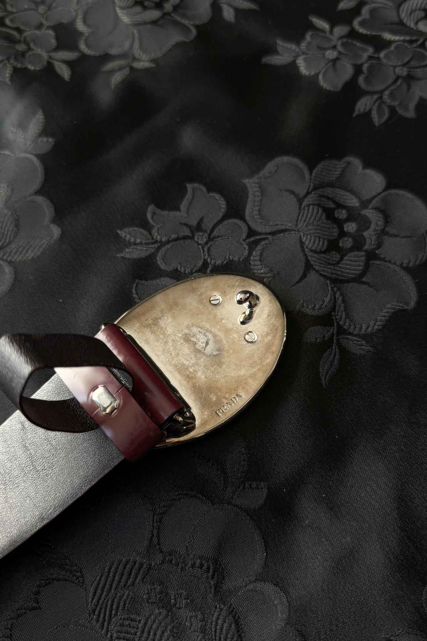 Vintage Prada Vintage Gürtel Bordeaux mit Logo Schließe 95