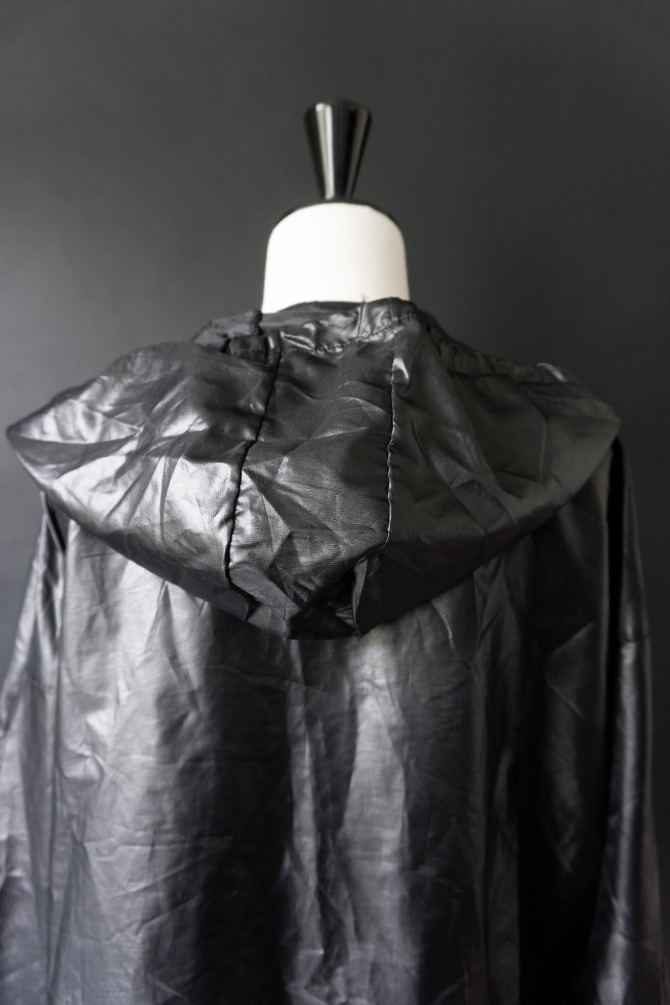 90s Vintage Windjacke in Schwarz mit oversized Silhouette, M–L theplaincircle vintage