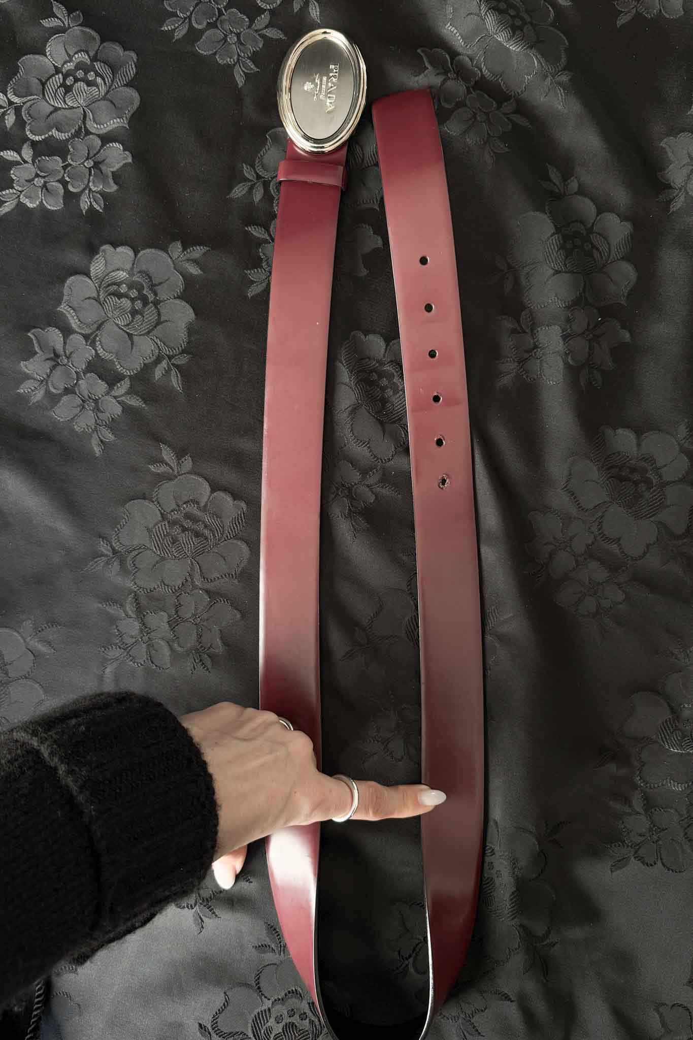 Vintage Prada Vintage Gürtel Bordeaux mit Logo Schließe 95