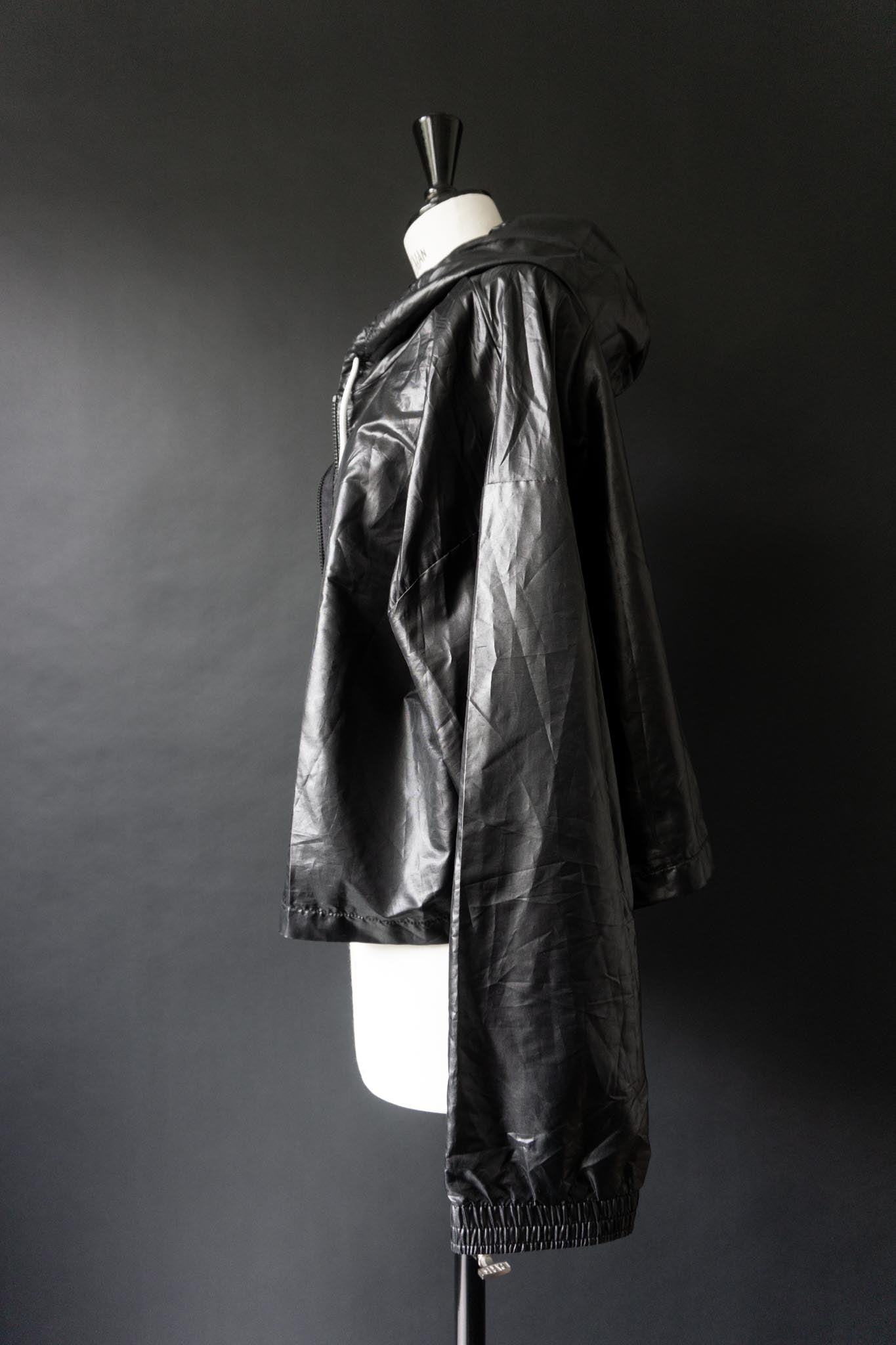 90s Vintage Windjacke in Schwarz mit oversized Silhouette, M–L theplaincircle vintage