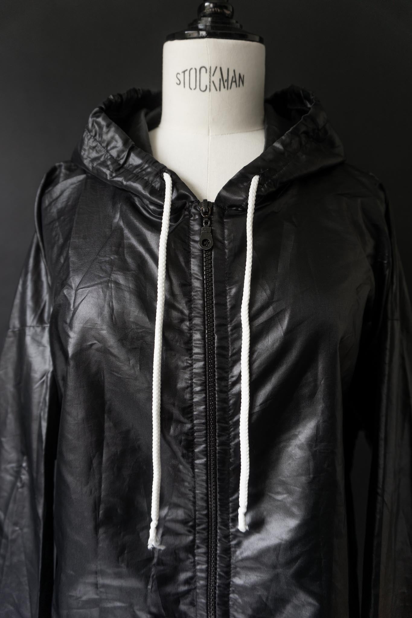 90s Vintage Windjacke in Schwarz mit oversized Silhouette, M–L theplaincircle vintage