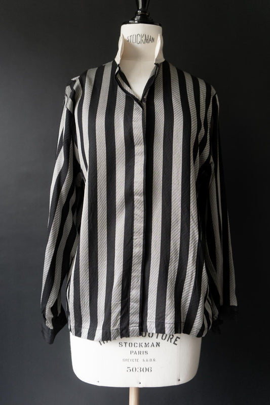Vintage Seidenbluse aus den frühen 80er Jahren mit schwarz-weißem Streifenmuster aus 100 % Seide