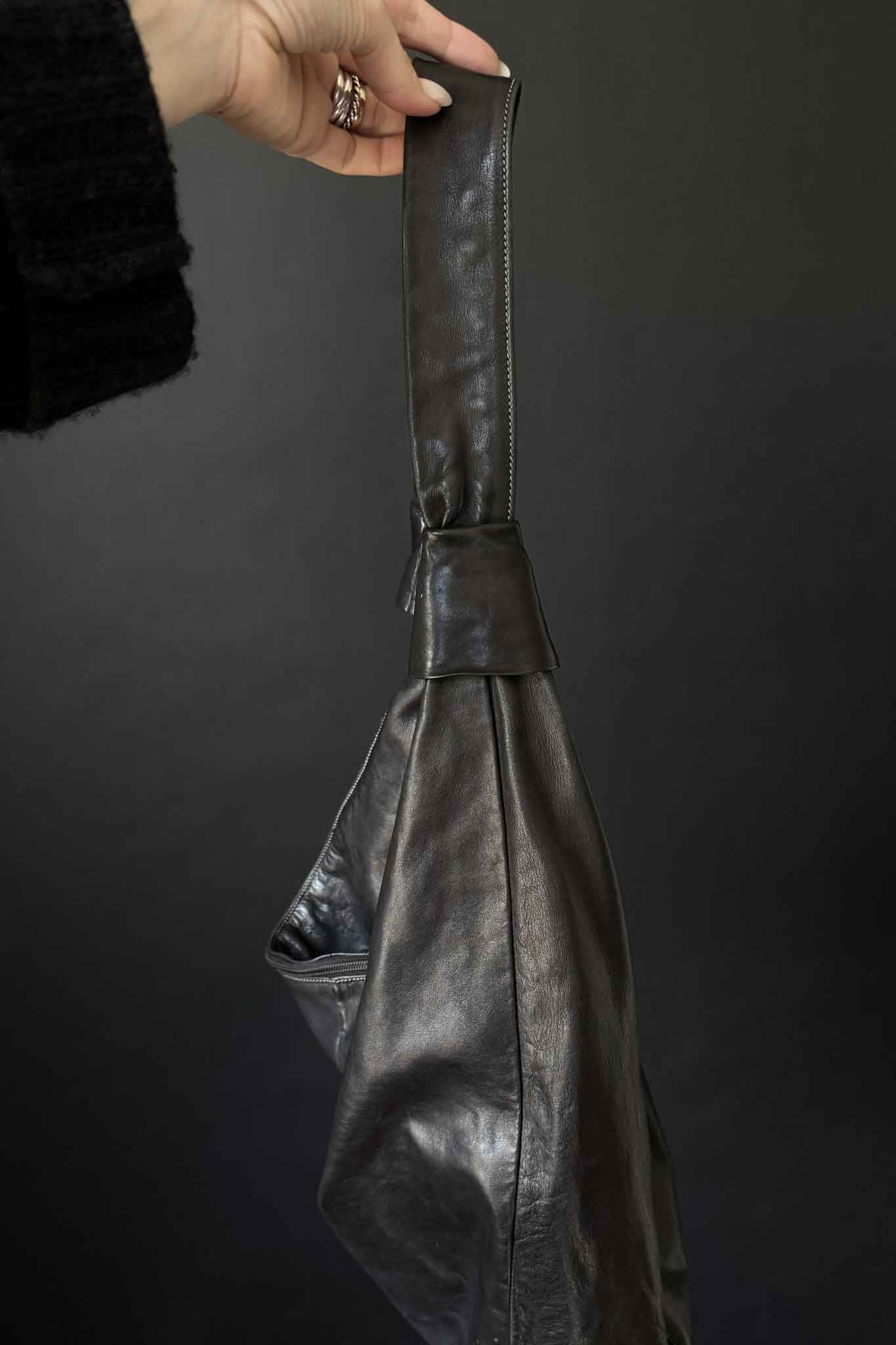 Große Vintage Ledertasche Schwarz – Bottega-inspirierter Oversized Shopper aus den 80ern theplaincircle vintage